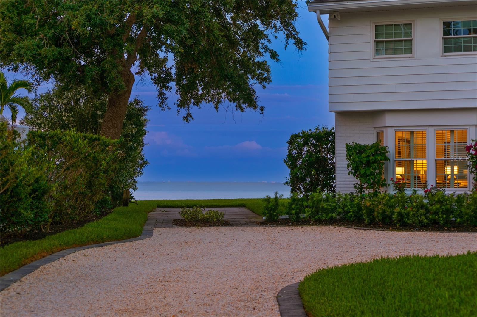 Image 20 of 71 For 218 Colony Point Road S