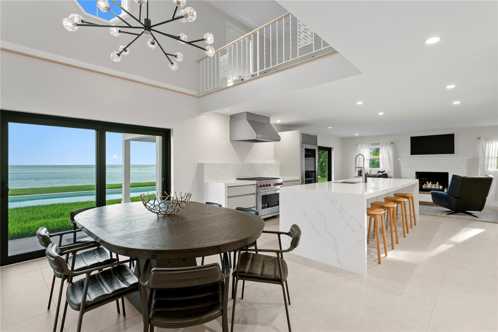 Image 34 of 71 For 218 Colony Point Road S
