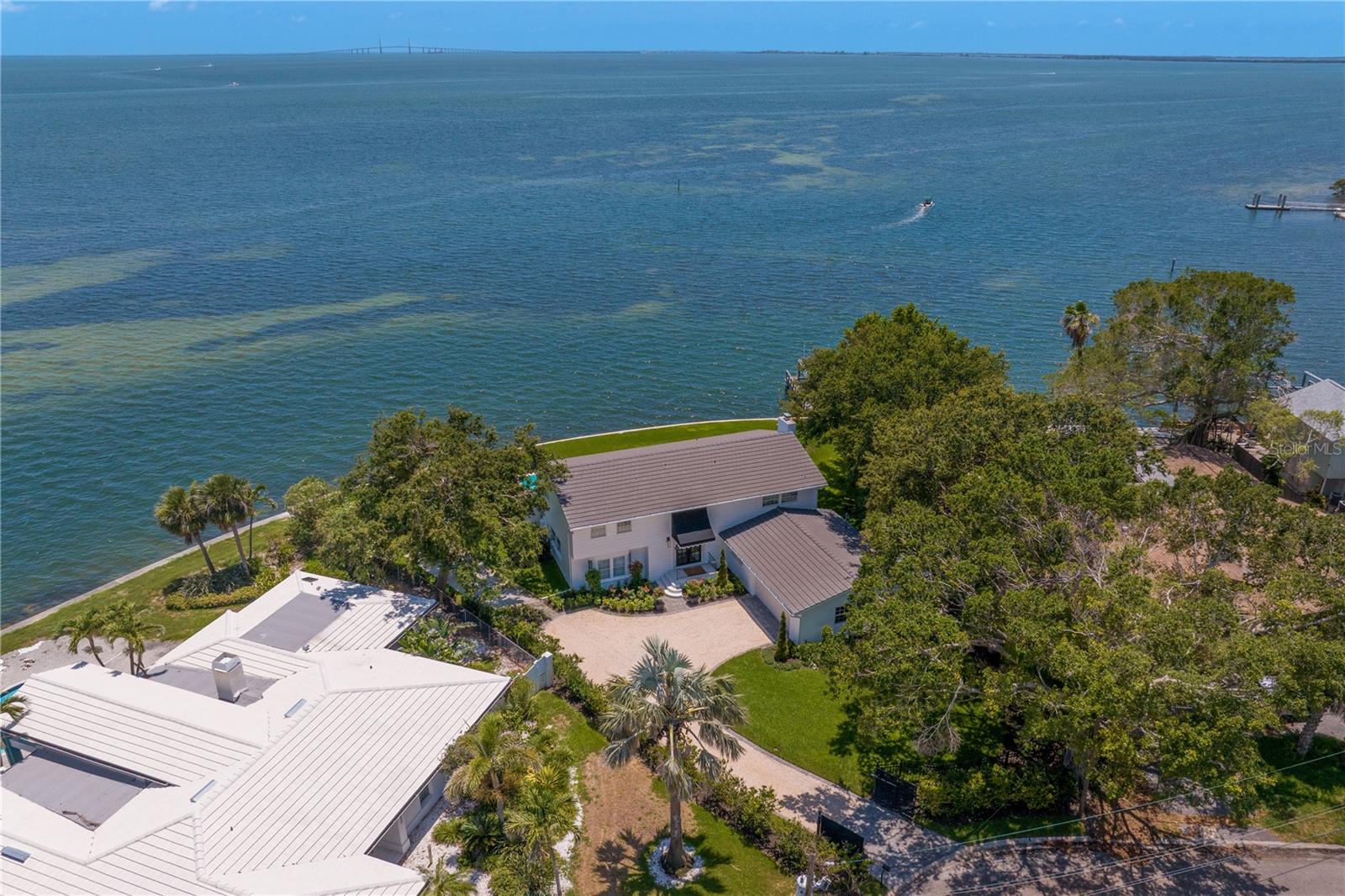 Image 4 of 71 For 218 Colony Point Road S