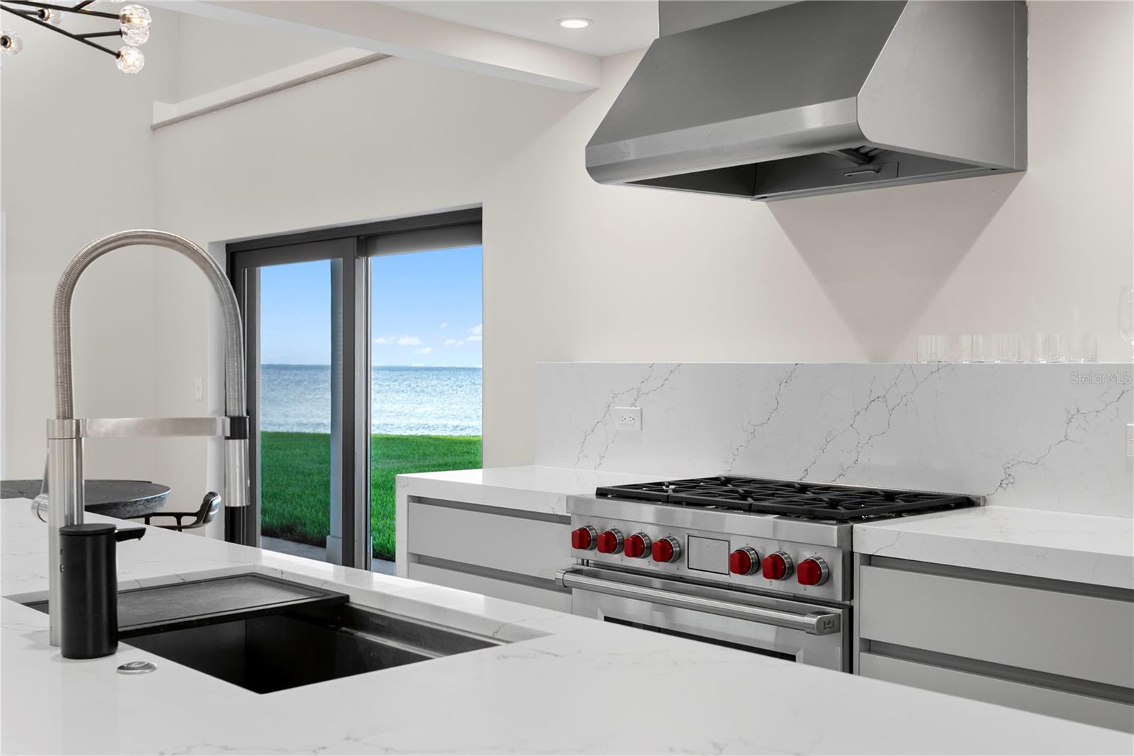 Image 42 of 71 For 218 Colony Point Road S