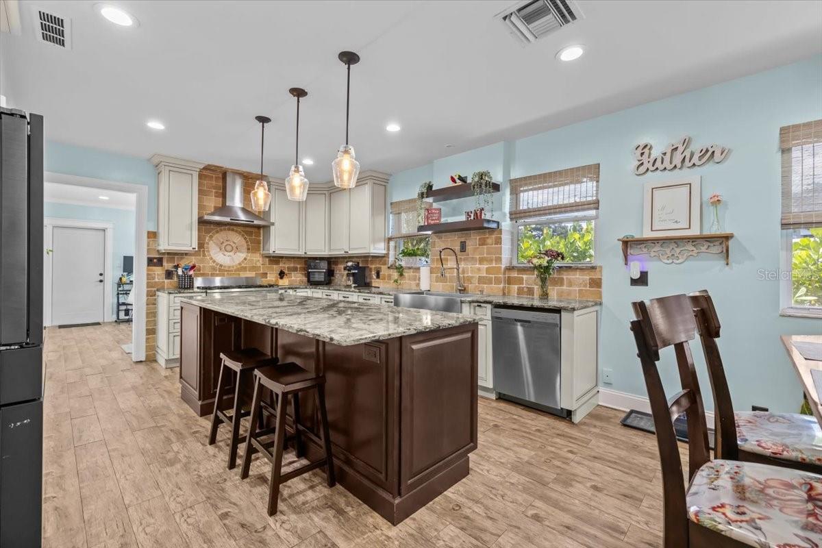 Image 9 of 45 For 5401 3rd Avenue N