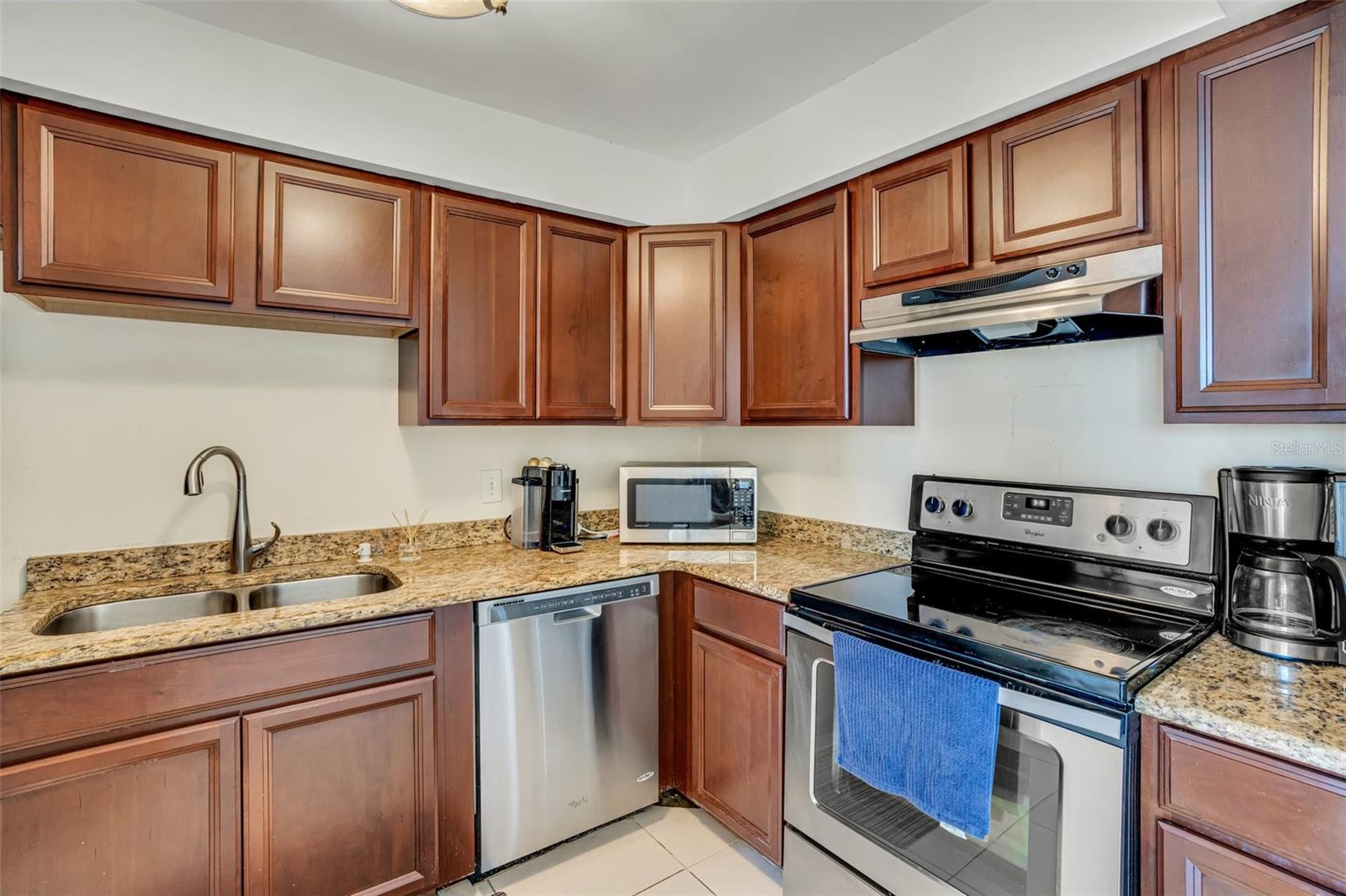 Image 7 of 15 For 255 Dolphin Point 901