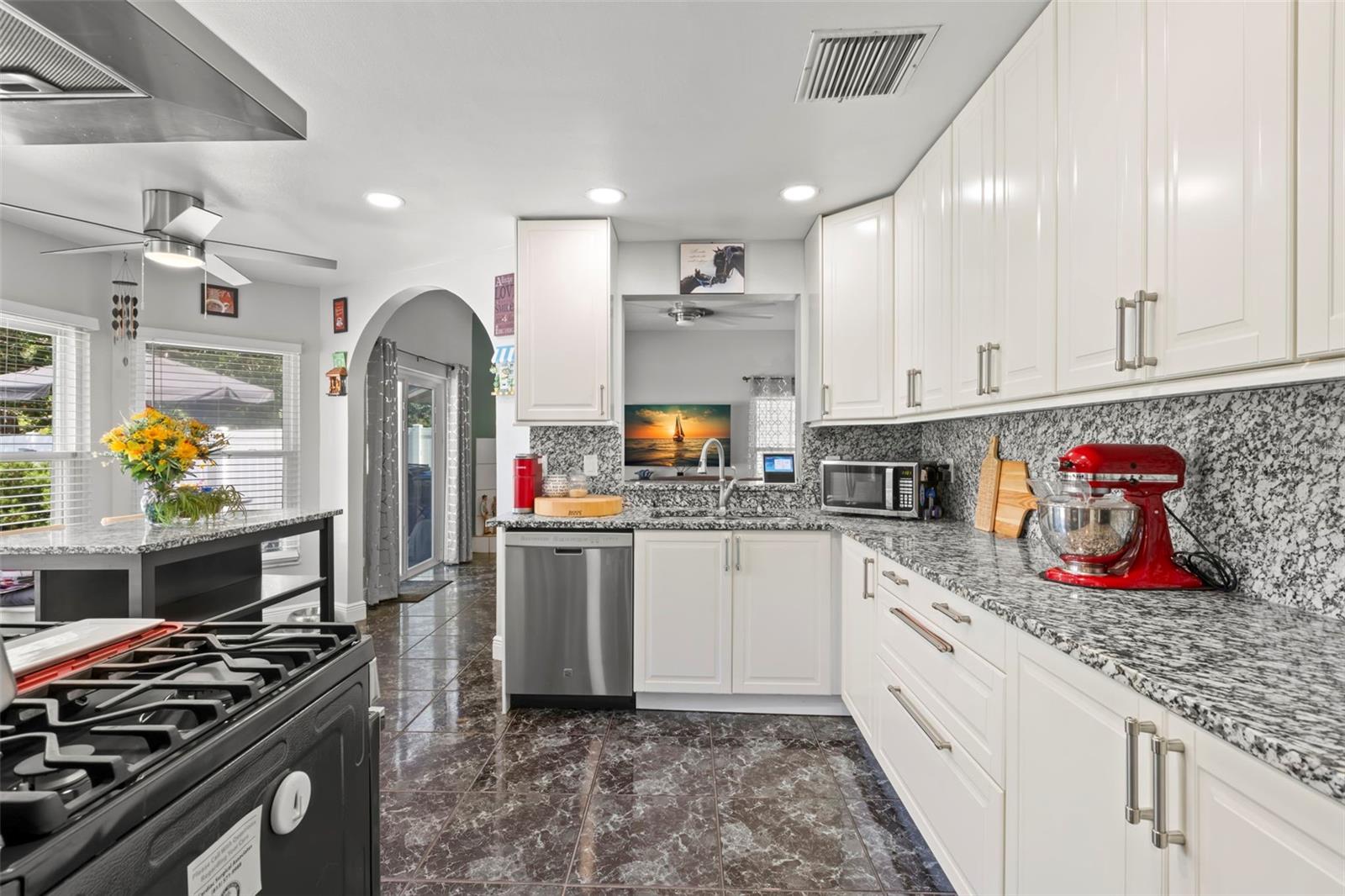 Listing photo id 9 for 1213 Barmere Lane