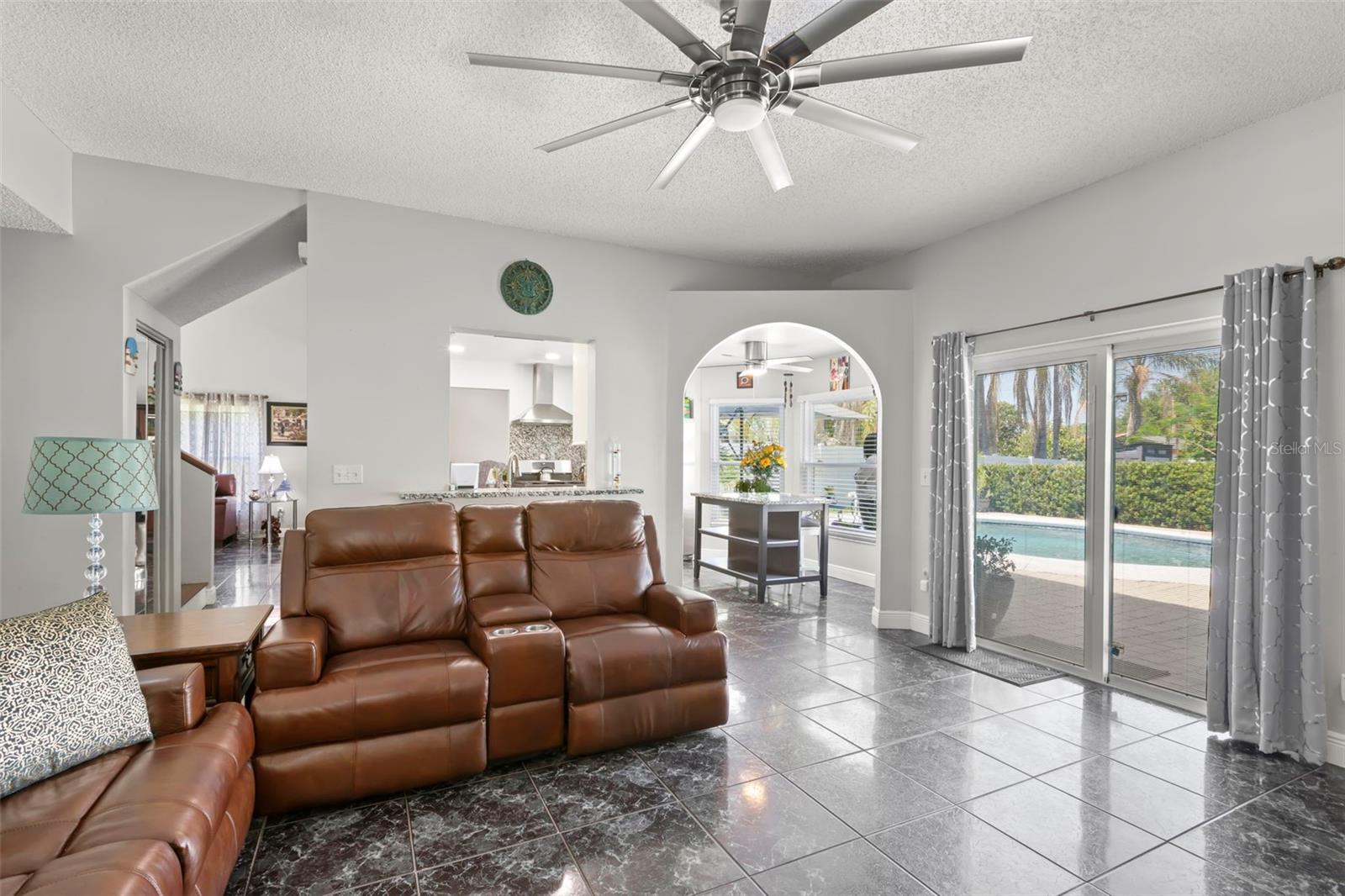 Listing photo id 14 for 1213 Barmere Lane
