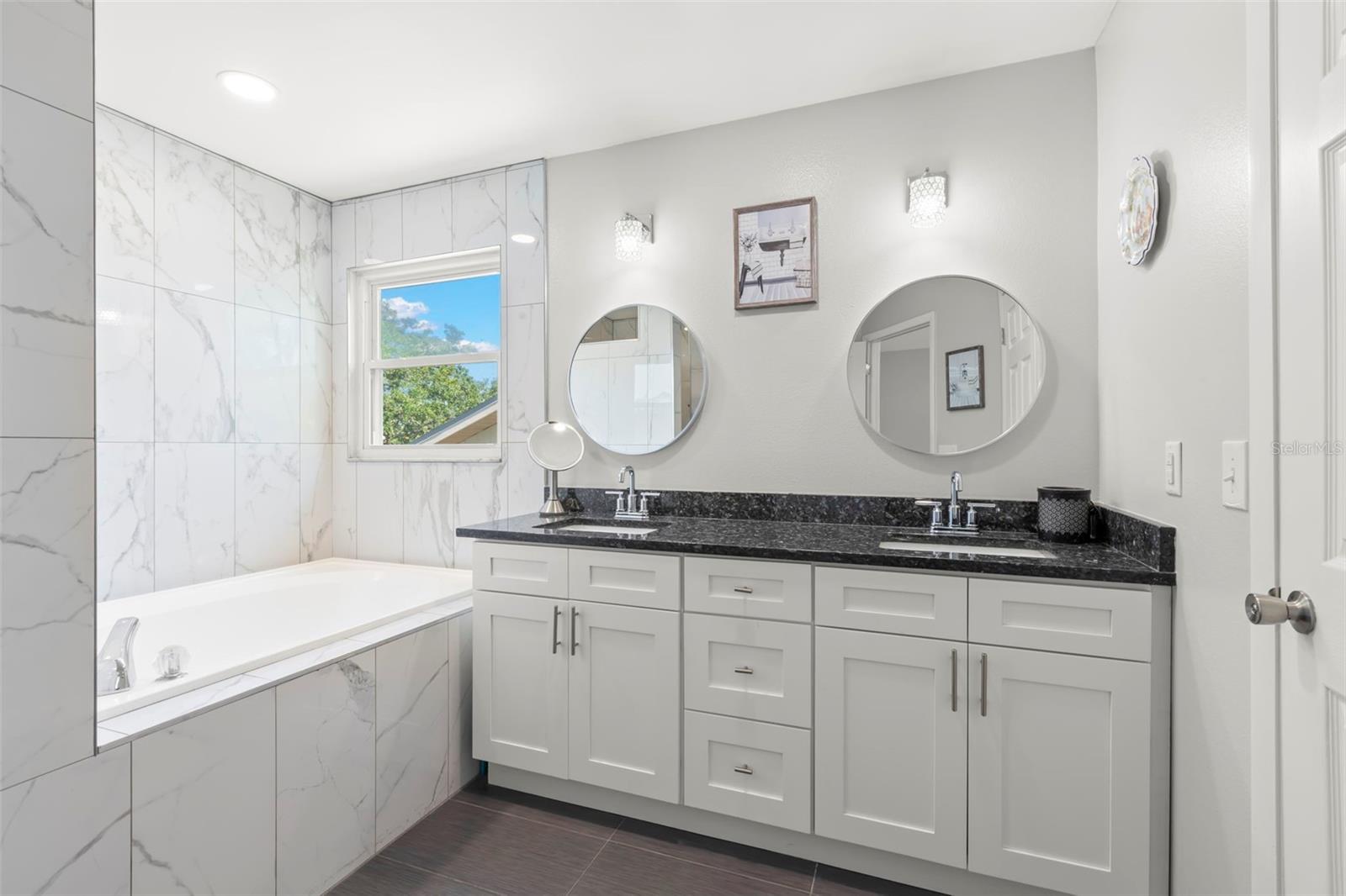 Listing photo id 25 for 1213 Barmere Lane