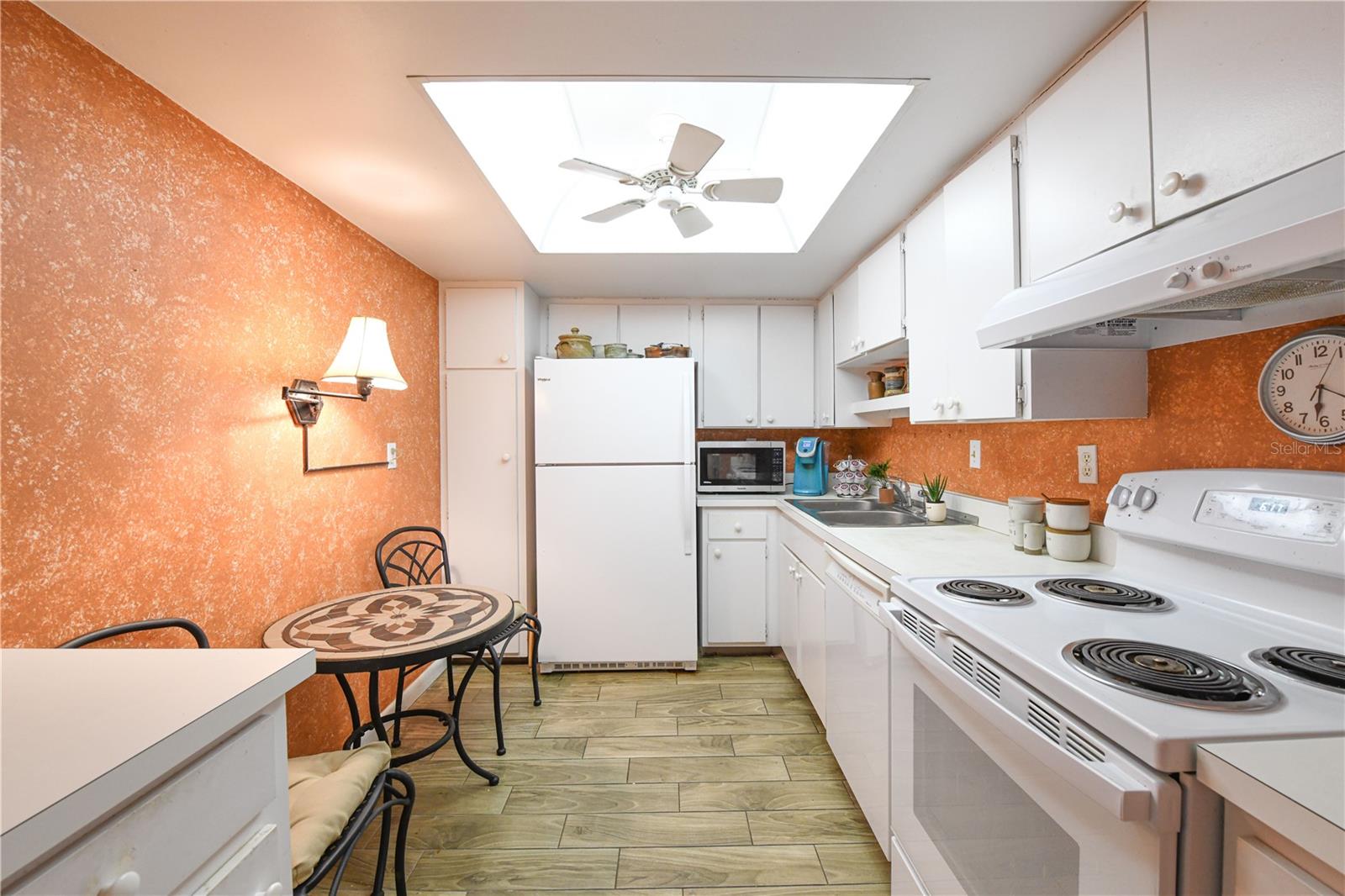 Image 4 of 10 For 618 Bird Bay Drive S 111