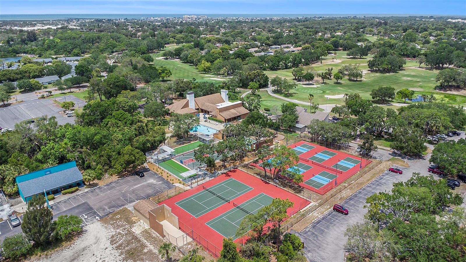Image 34 of 40 For 8135 Golf Club Court