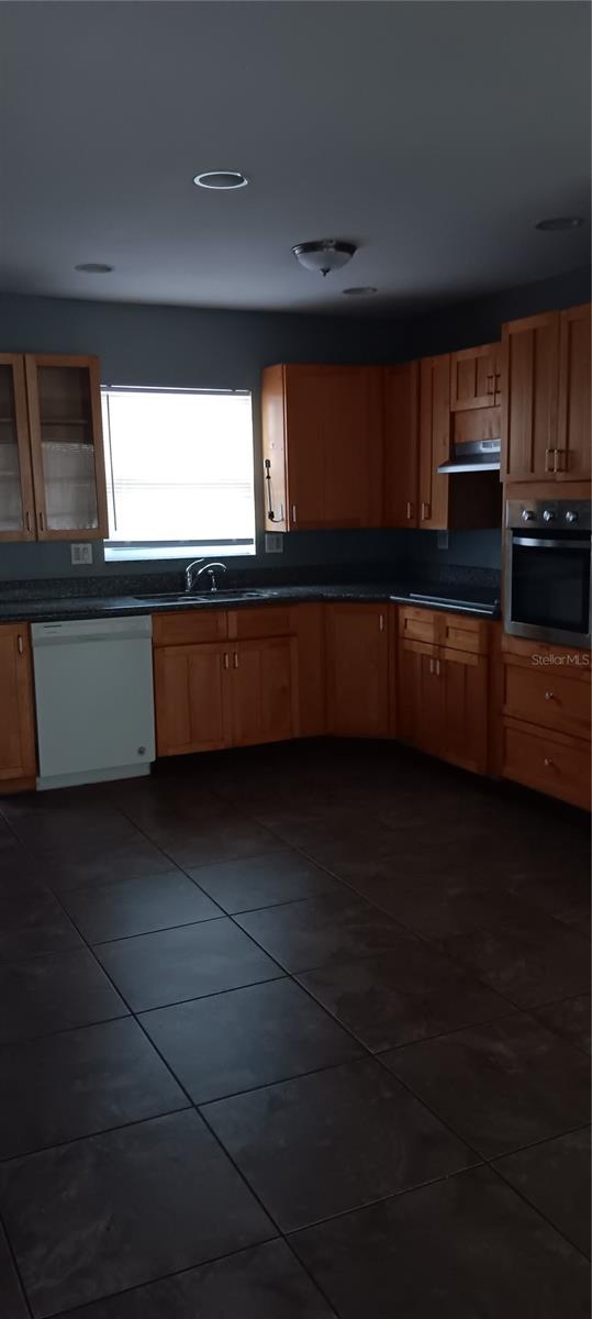 Image 3 of 6 For 710 4th Avenue Nw