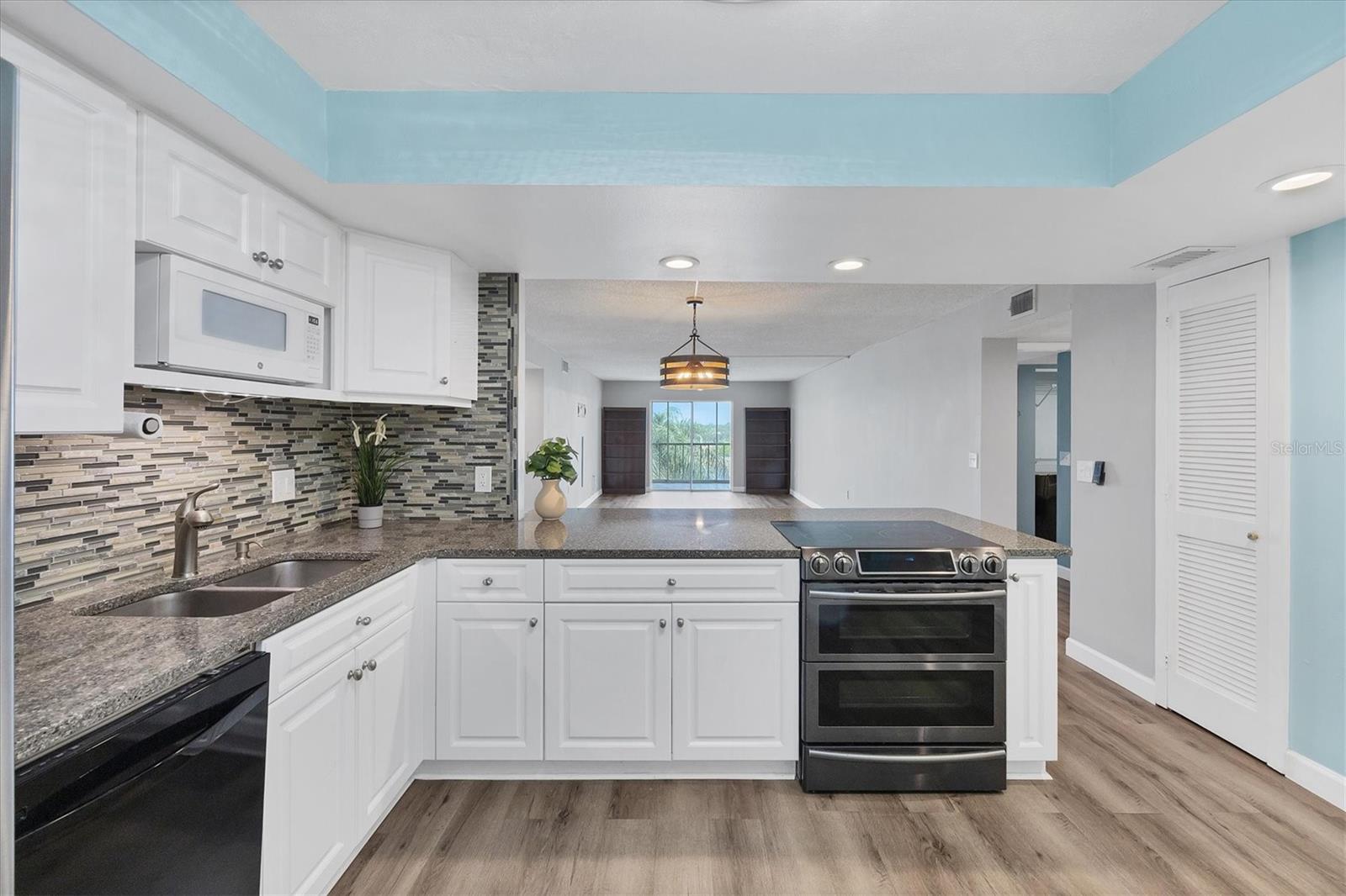 Image 4 of 44 For 4904 38th Way S 514