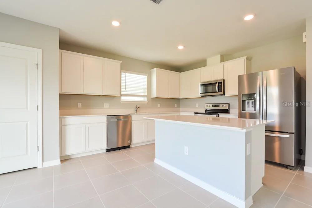 Image 2 of 6 For 421 Waterford Drive