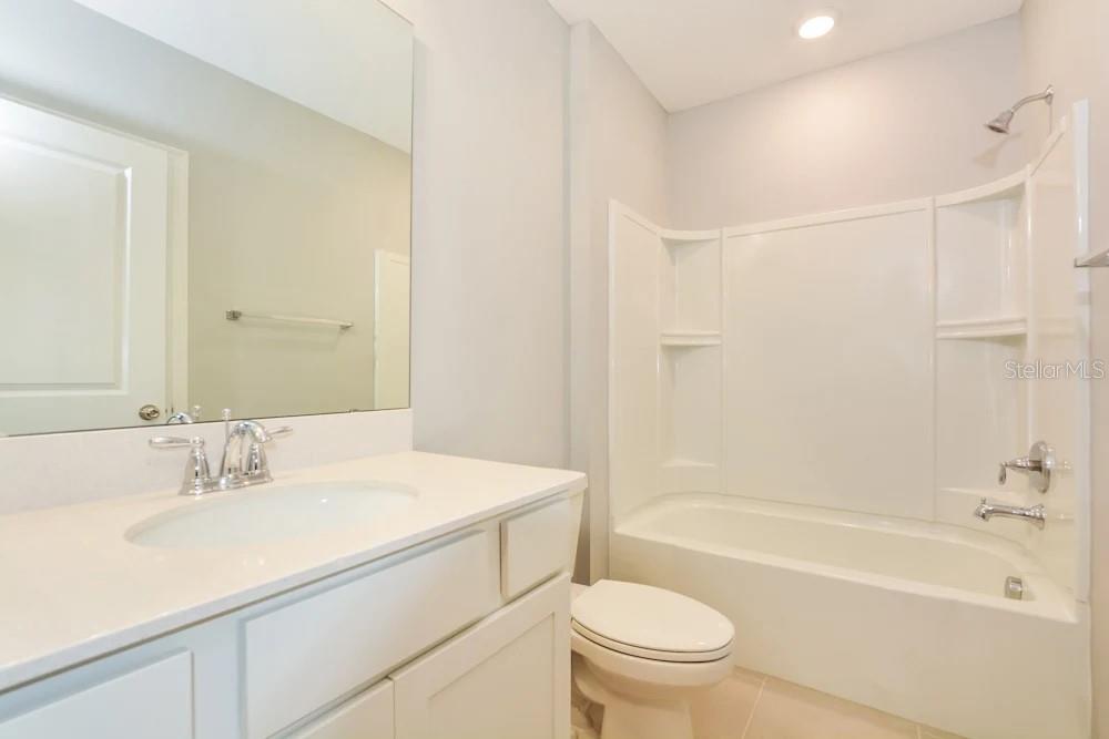 Image 4 of 6 For 421 Waterford Drive