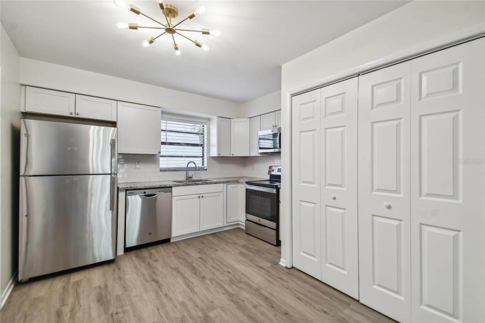 Image 18 of 25 For 3810 Cleveland Street A
