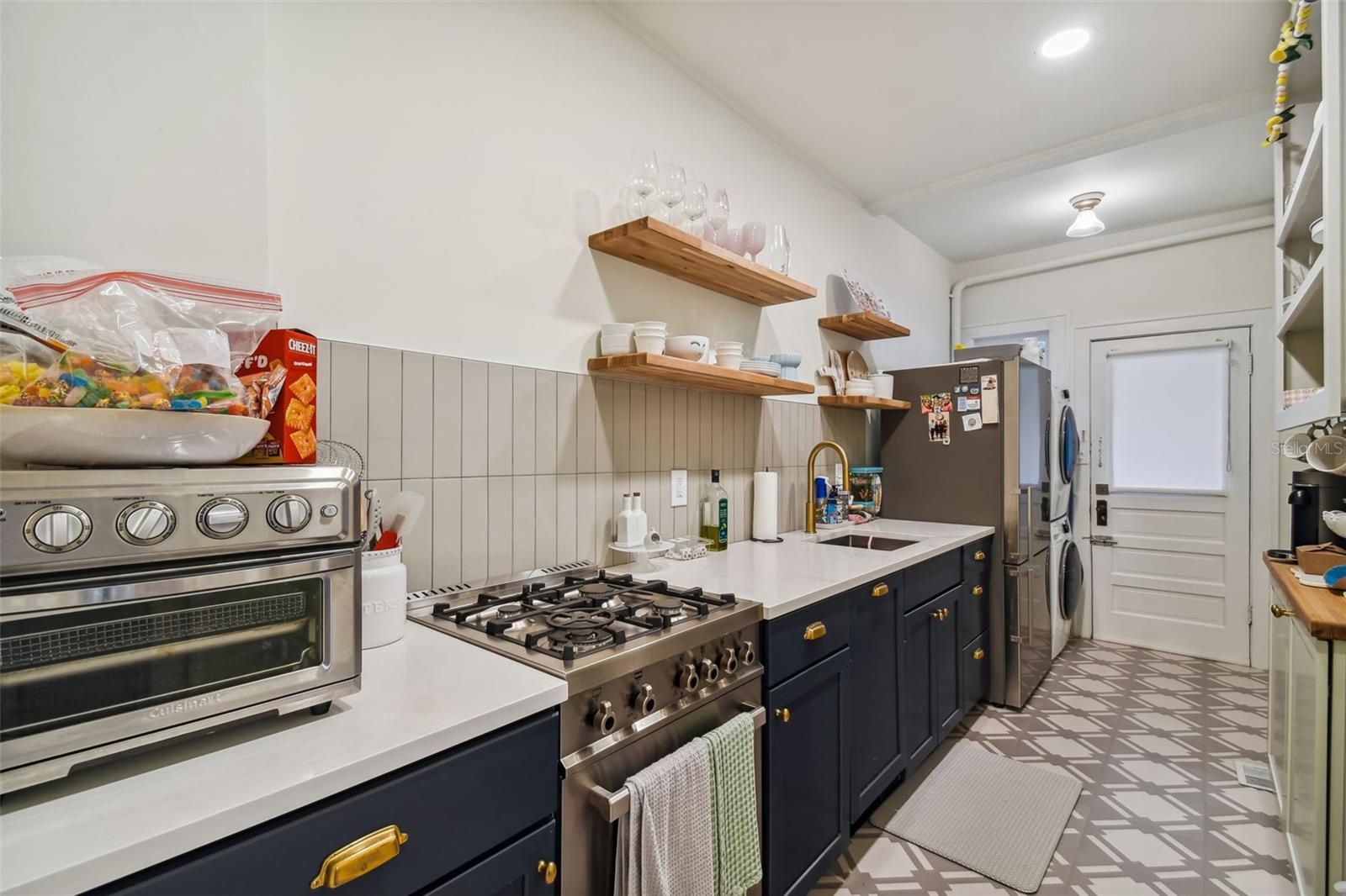 Image 11 of 20 For 2113 Southview Avenue C
