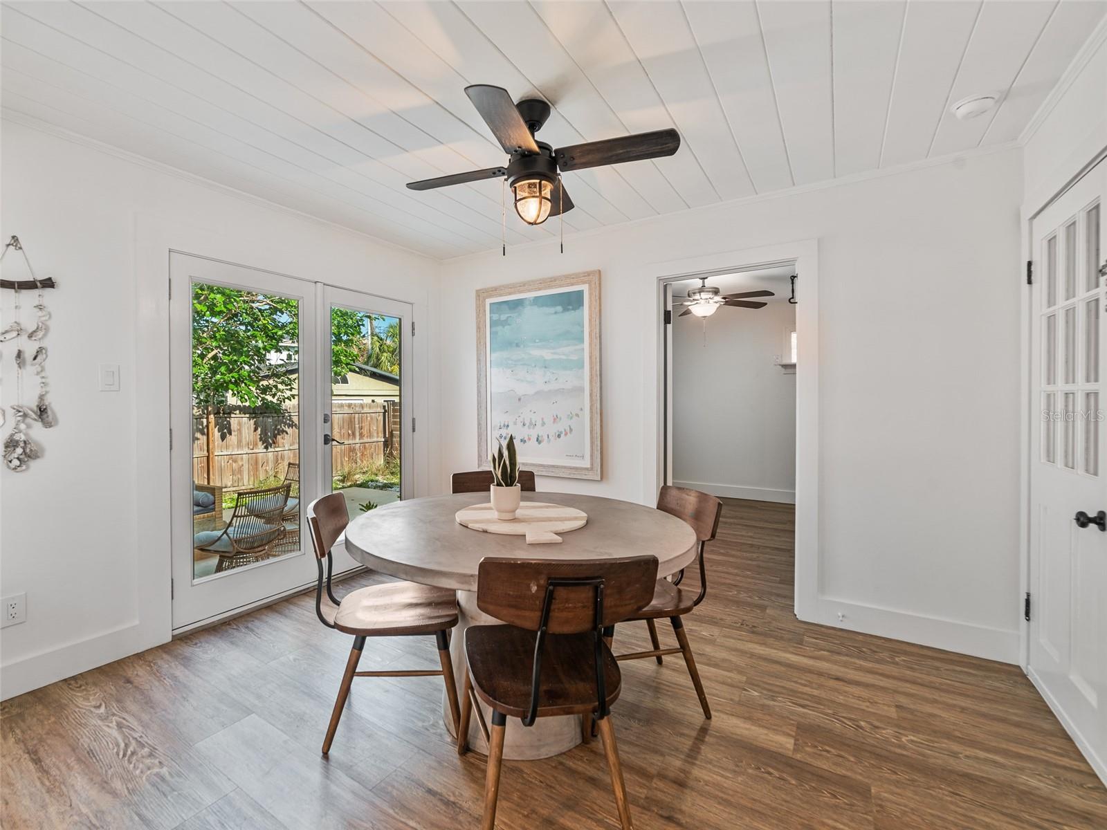 Listing photo id 9 for 3305 10th Avenue N