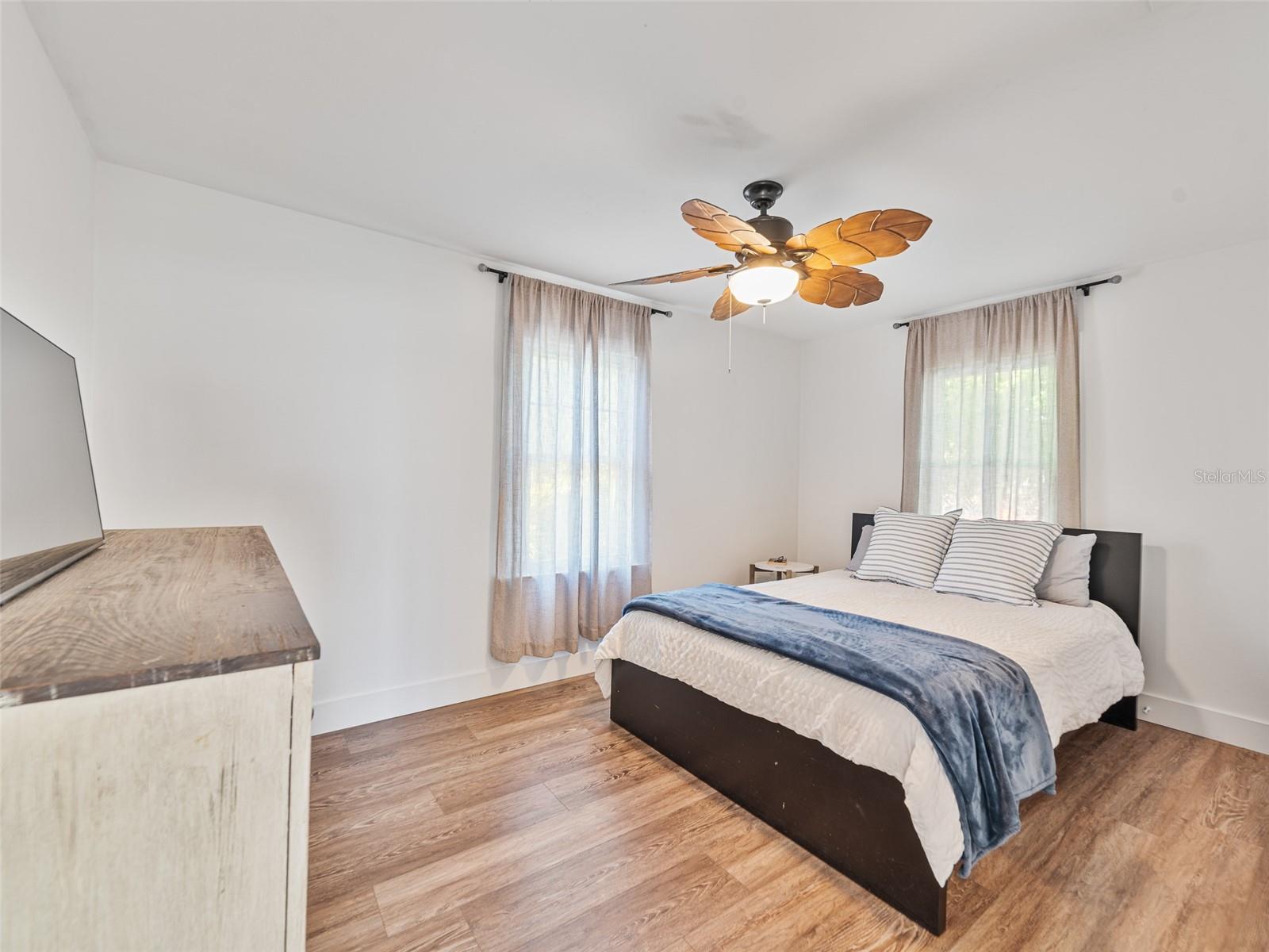 Listing photo id 11 for 3305 10th Avenue N