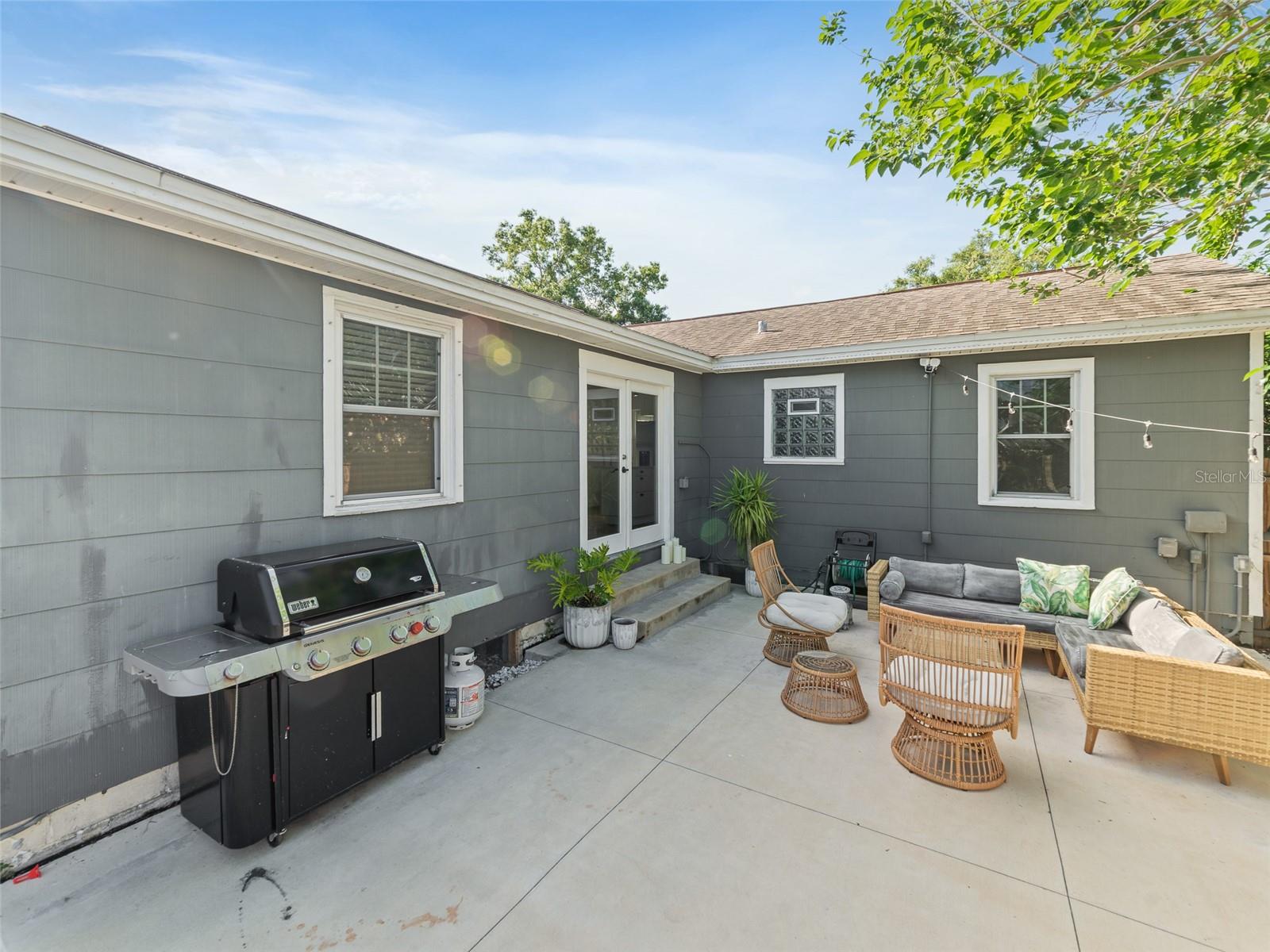 Listing photo id 17 for 3305 10th Avenue N