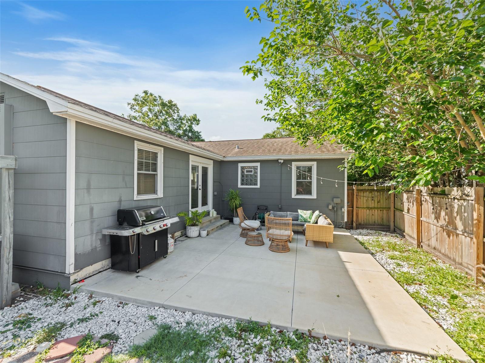 Listing photo id 18 for 3305 10th Avenue N