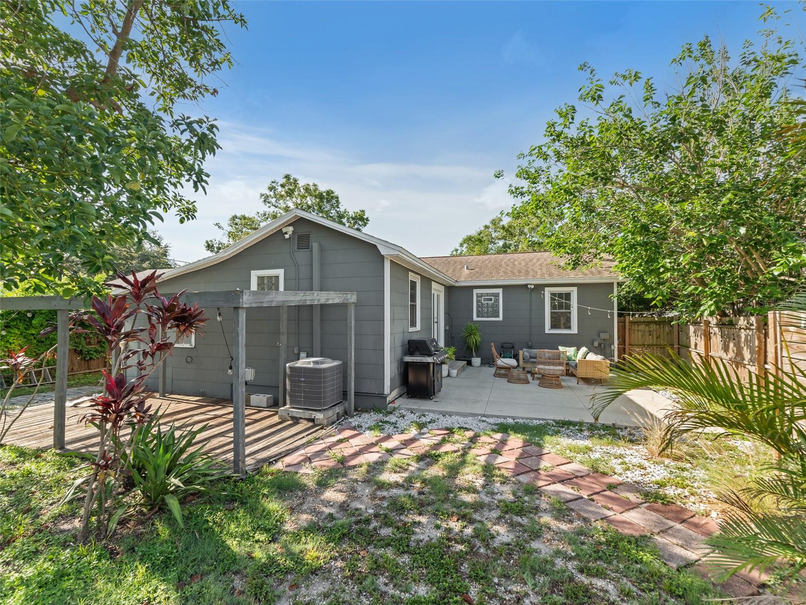 Listing photo id 20 for 3305 10th Avenue N