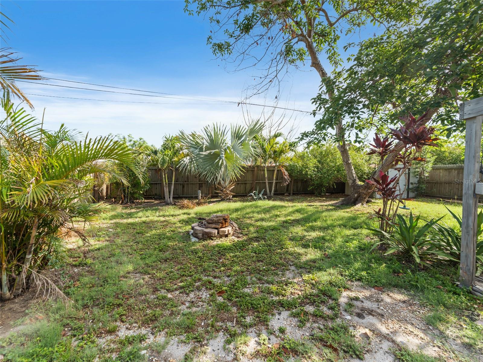 Listing photo id 23 for 3305 10th Avenue N