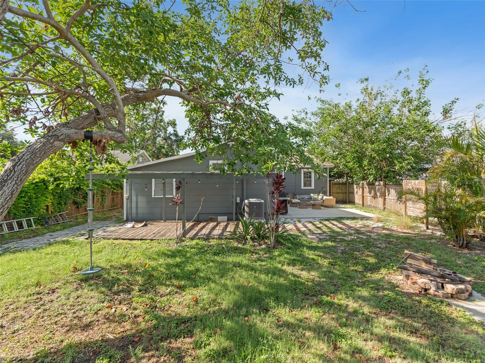 Listing photo id 25 for 3305 10th Avenue N
