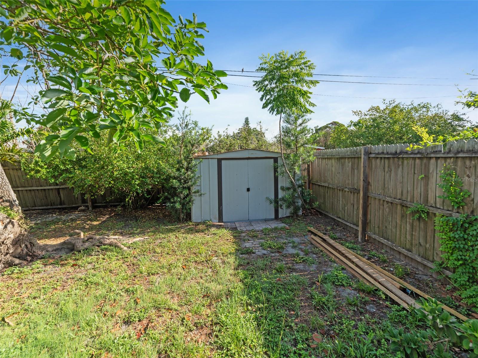 Listing photo id 27 for 3305 10th Avenue N