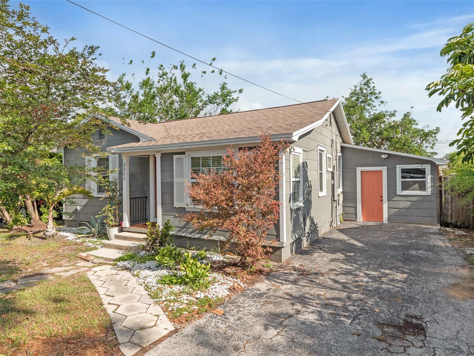 Listing photo id 1 for 3305 10th Avenue N