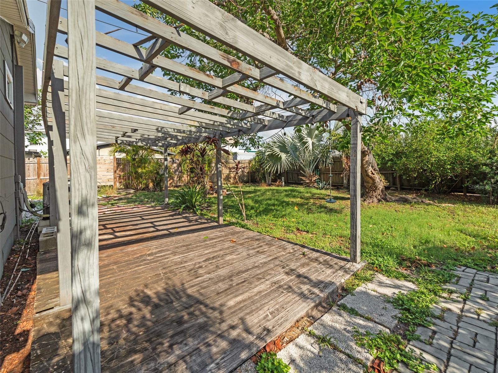 Listing photo id 28 for 3305 10th Avenue N