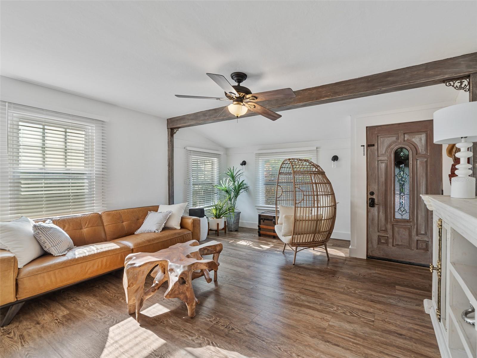 Listing photo id 2 for 3305 10th Avenue N