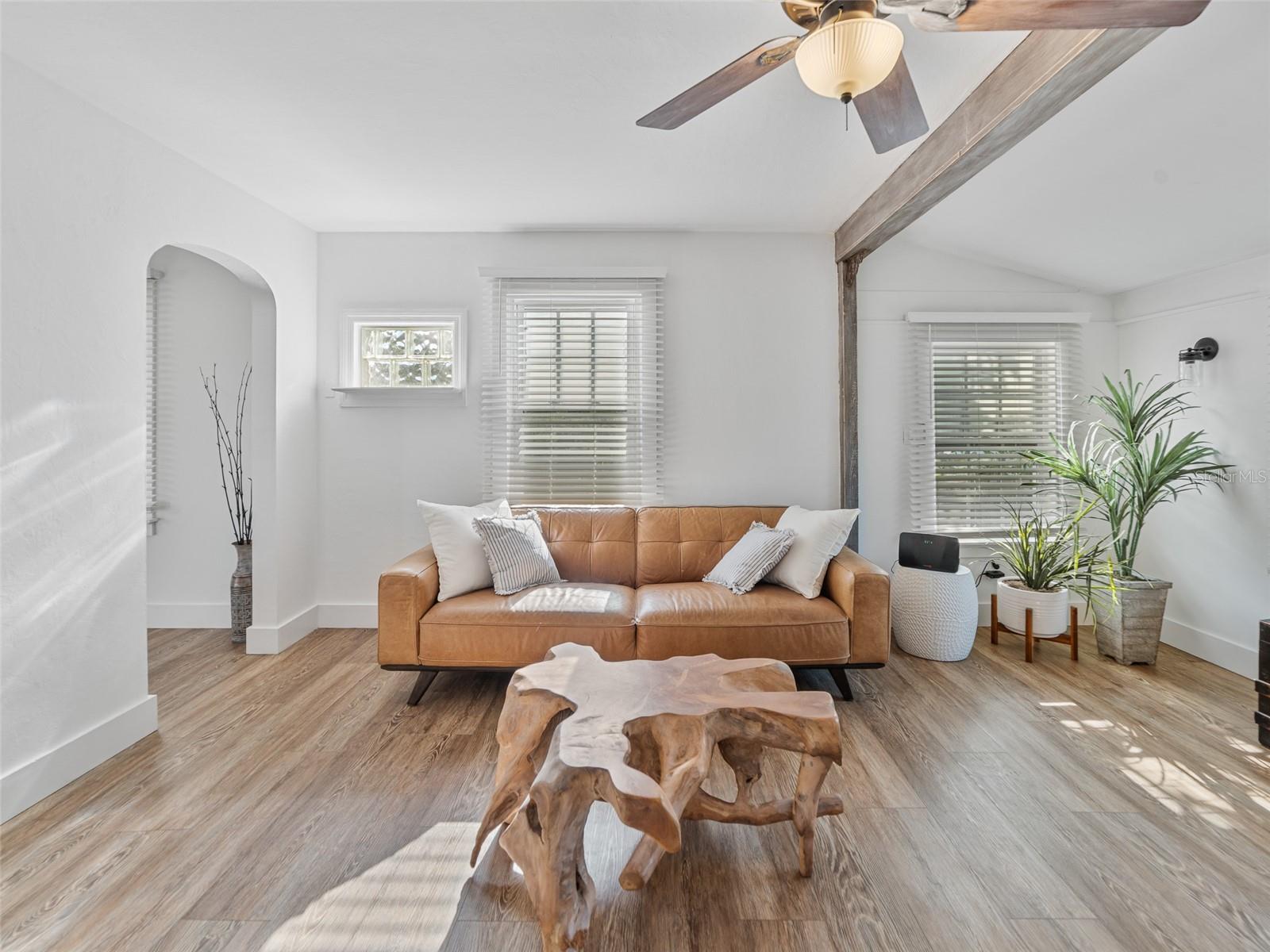 Listing photo id 3 for 3305 10th Avenue N