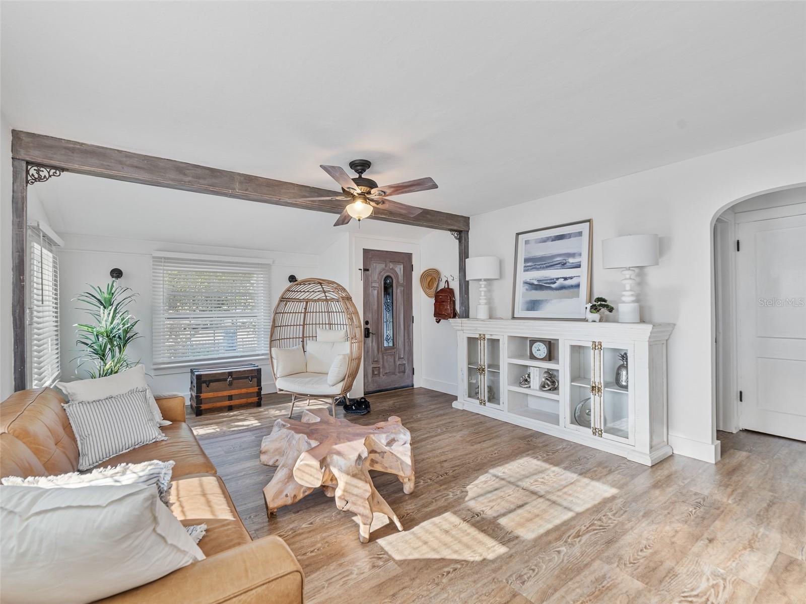 Listing photo id 4 for 3305 10th Avenue N