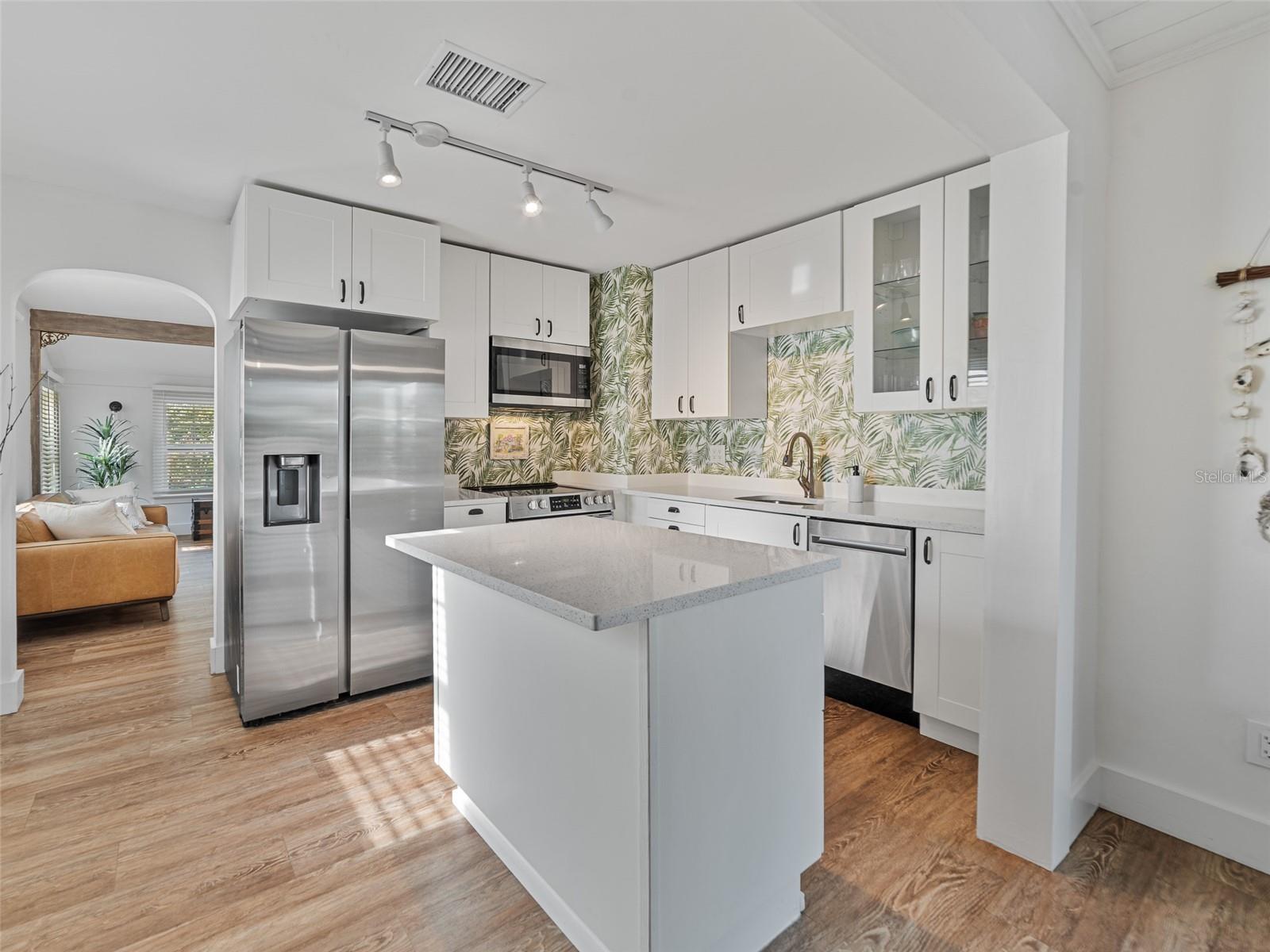 Listing photo id 6 for 3305 10th Avenue N