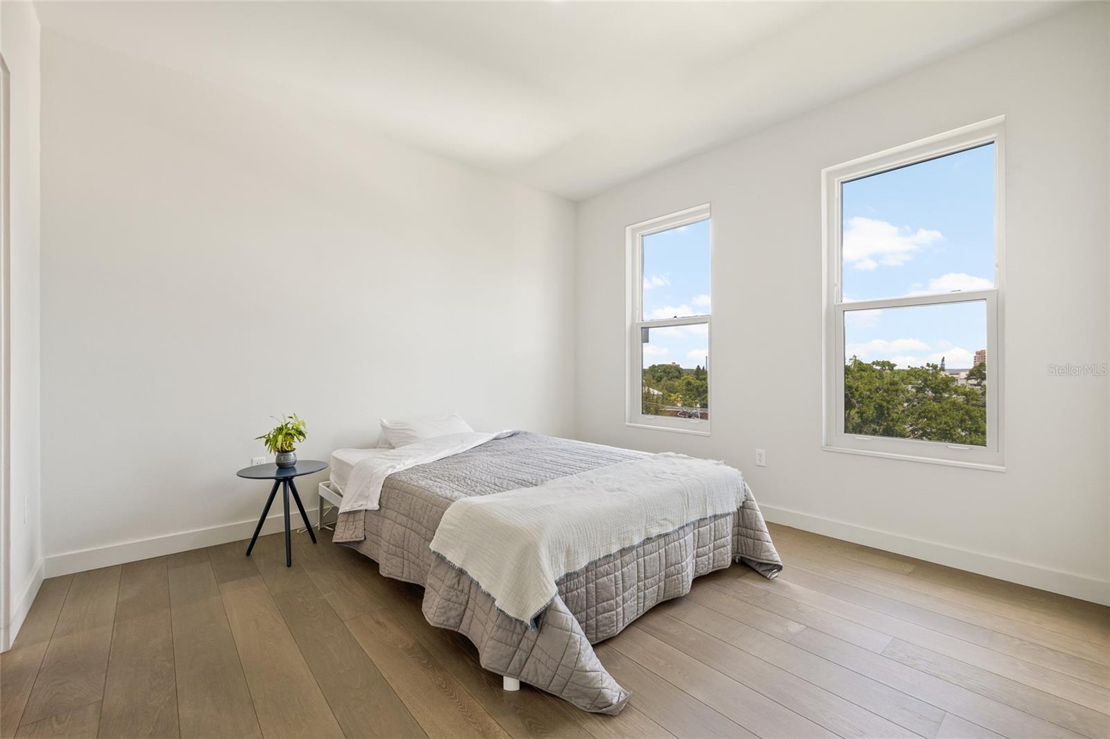 Image 11 of 46 For 205 5th Avenue N 501