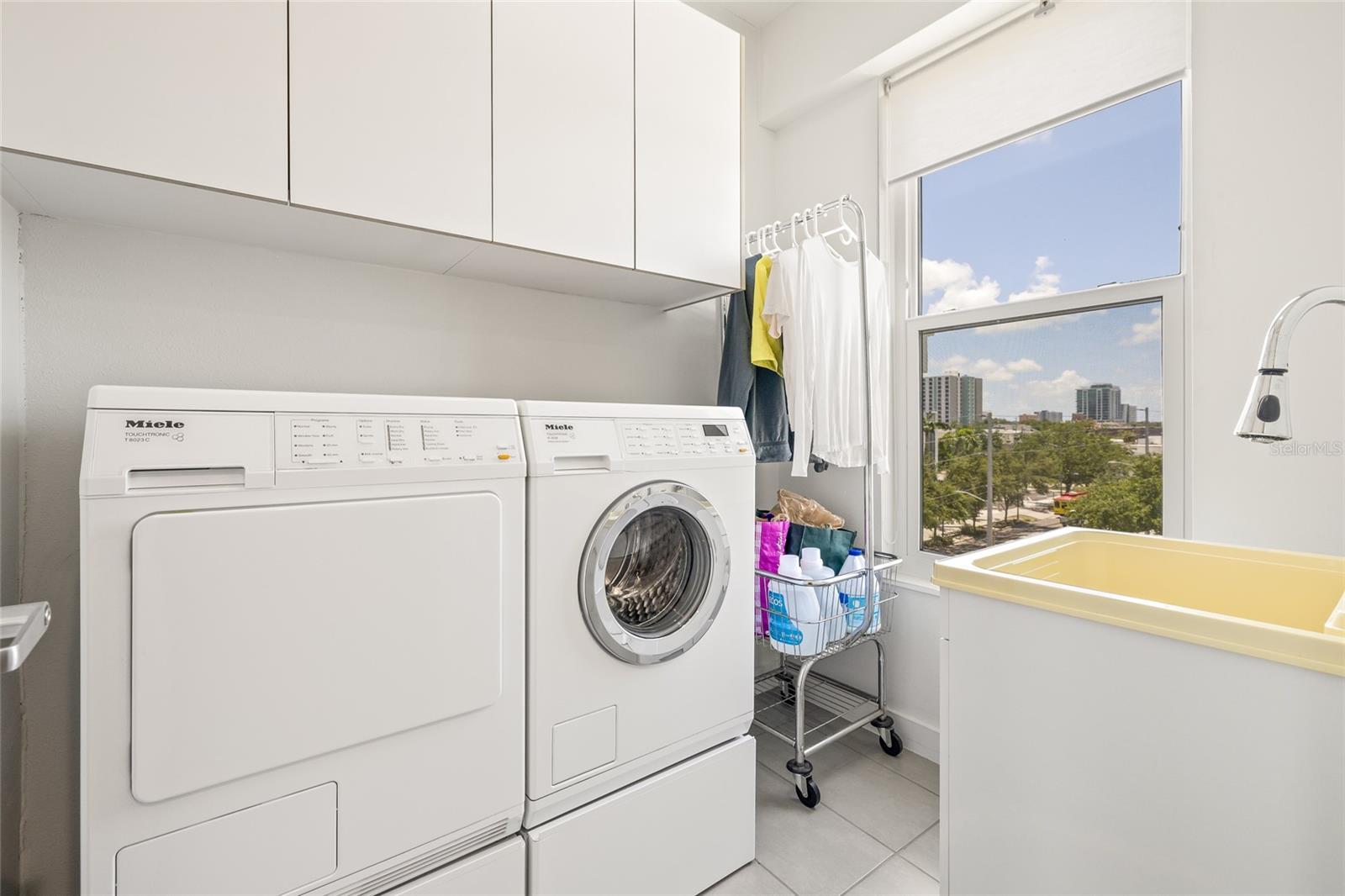 Image 13 of 46 For 205 5th Avenue N 501