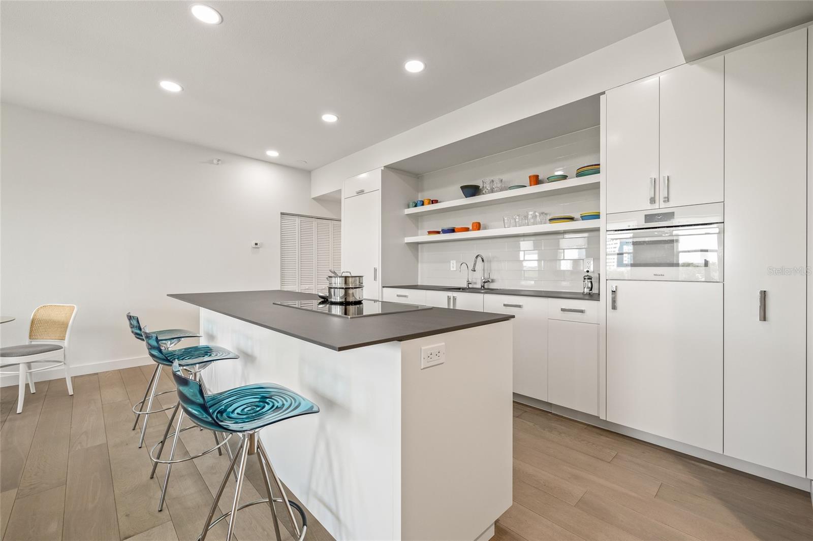 Image 21 of 46 For 205 5th Avenue N 501