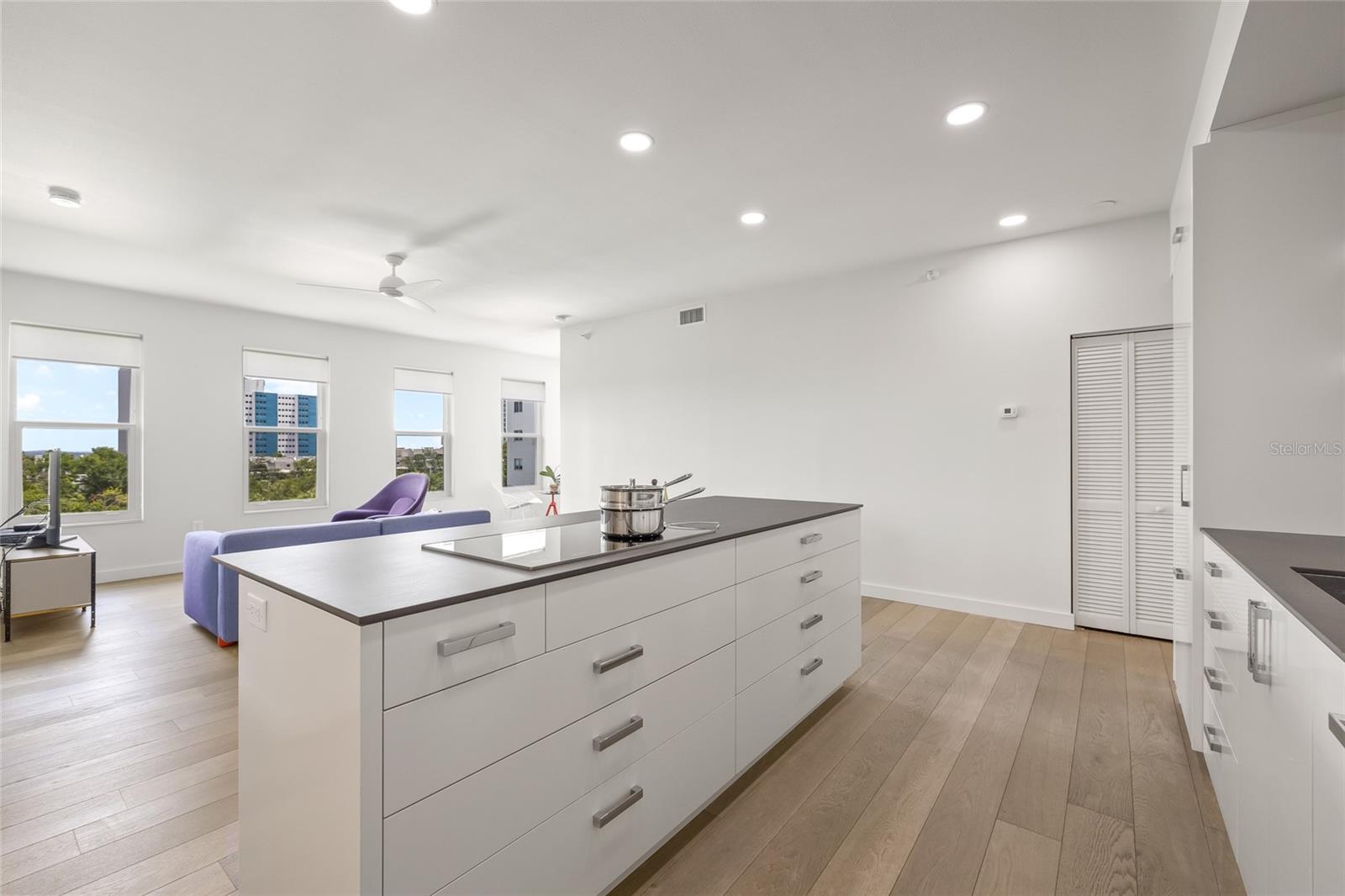 Image 24 of 46 For 205 5th Avenue N 501