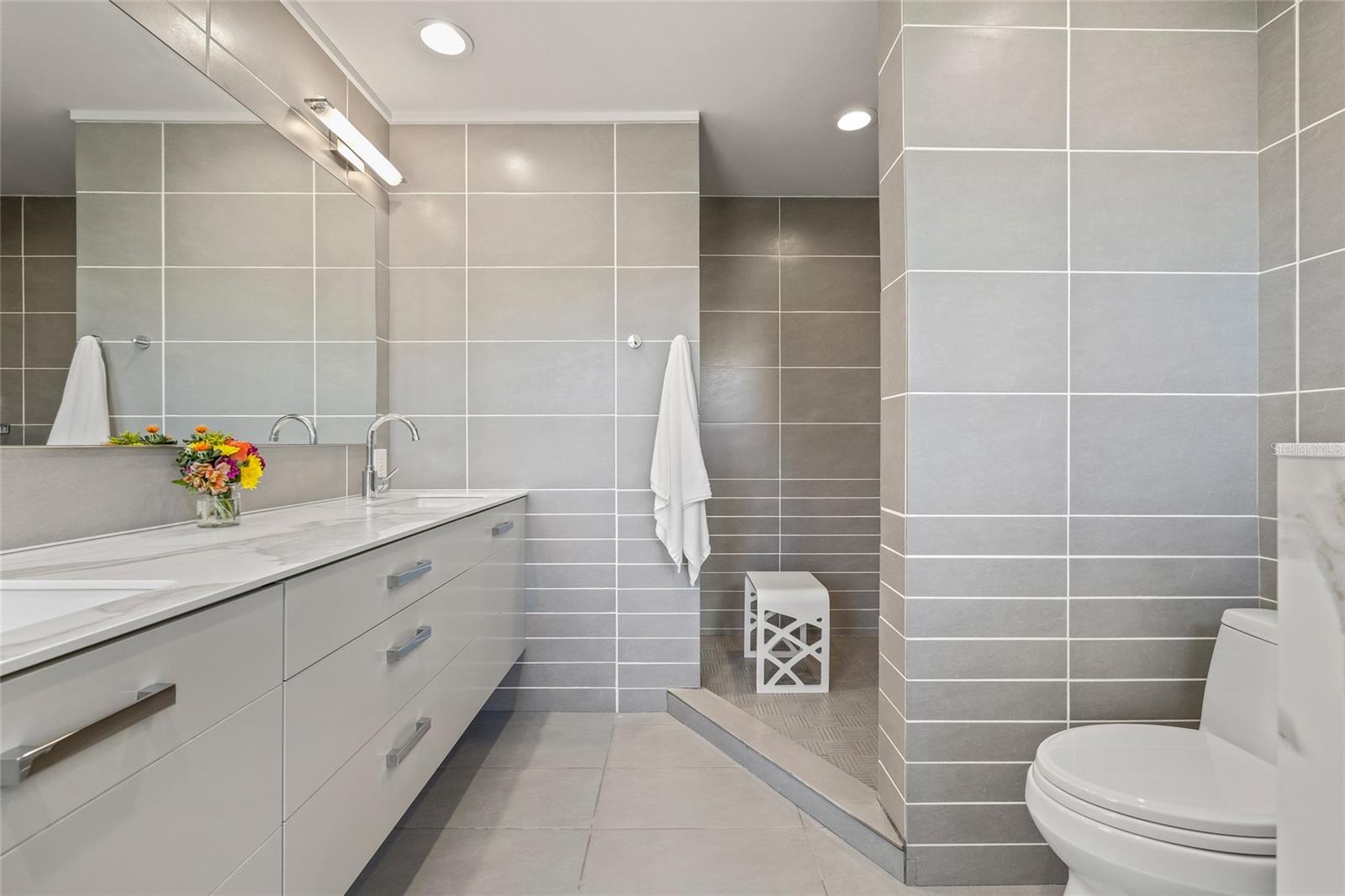 Image 33 of 46 For 205 5th Avenue N 501
