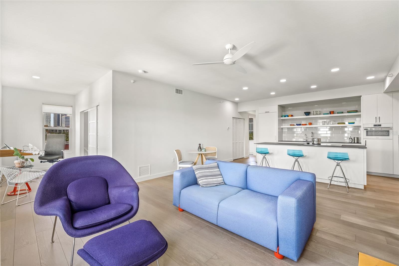 Image 6 of 46 For 205 5th Avenue N 501