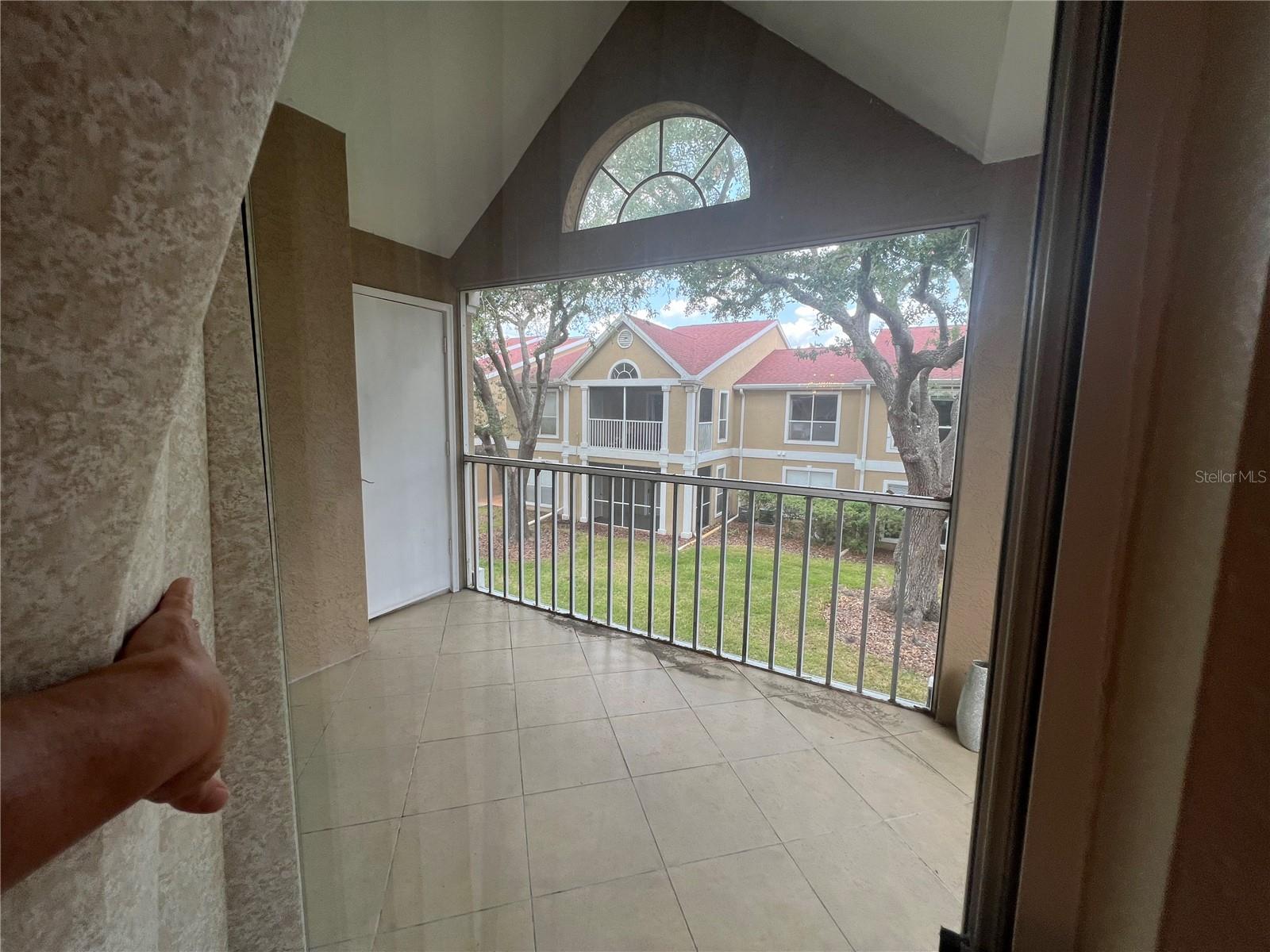 Image 4 of 14 For 9481 Highland Oak Drive 814