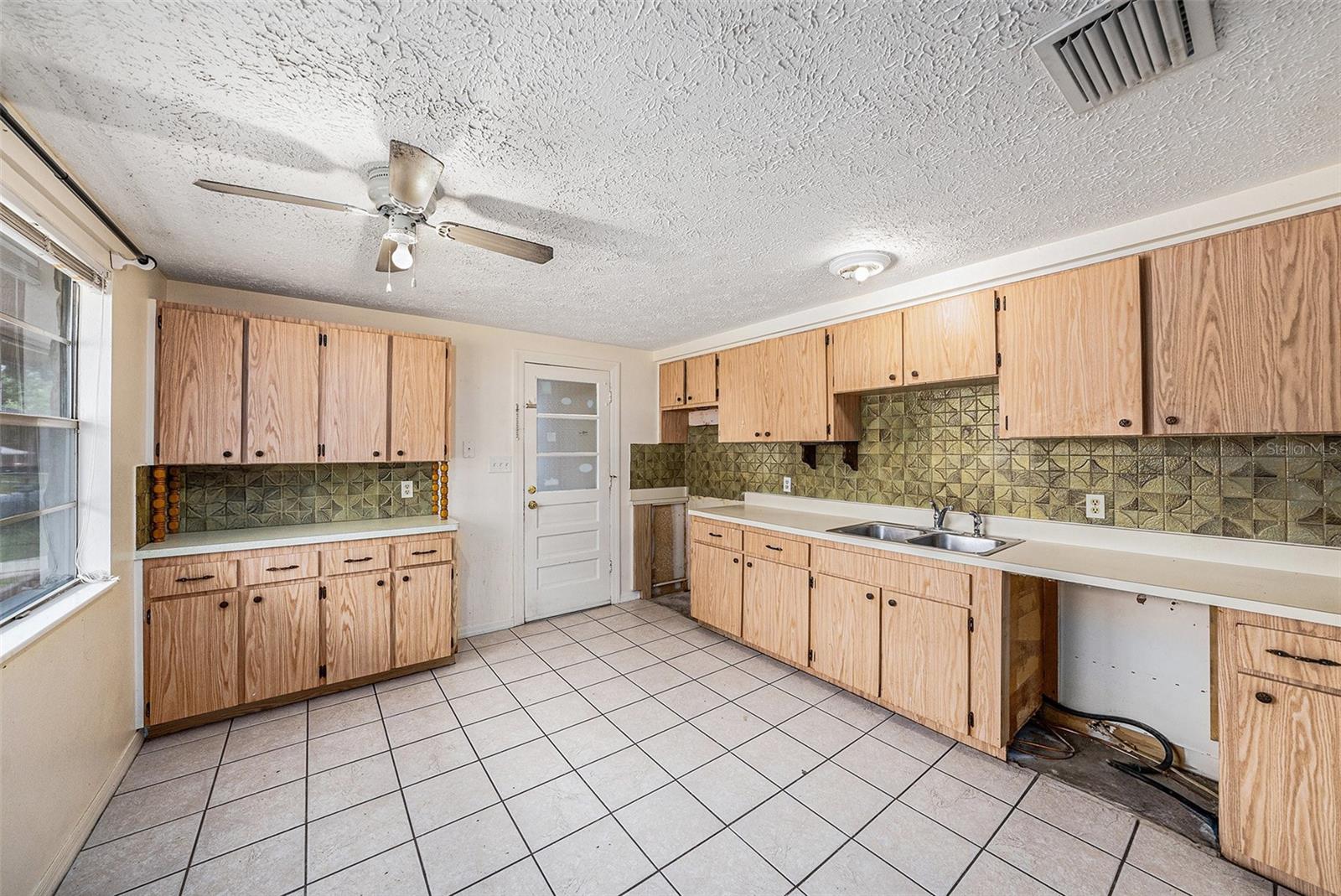 Image 8 of 19 For 4312 Las Vegas Drive