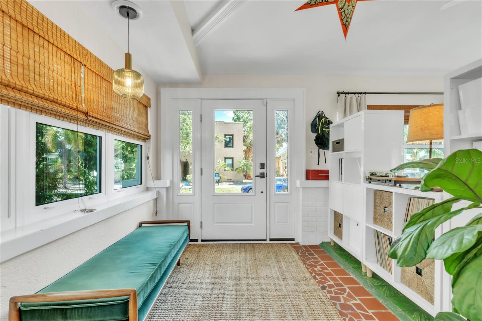 Image 2 of 43 For 221 13th Avenue Ne
