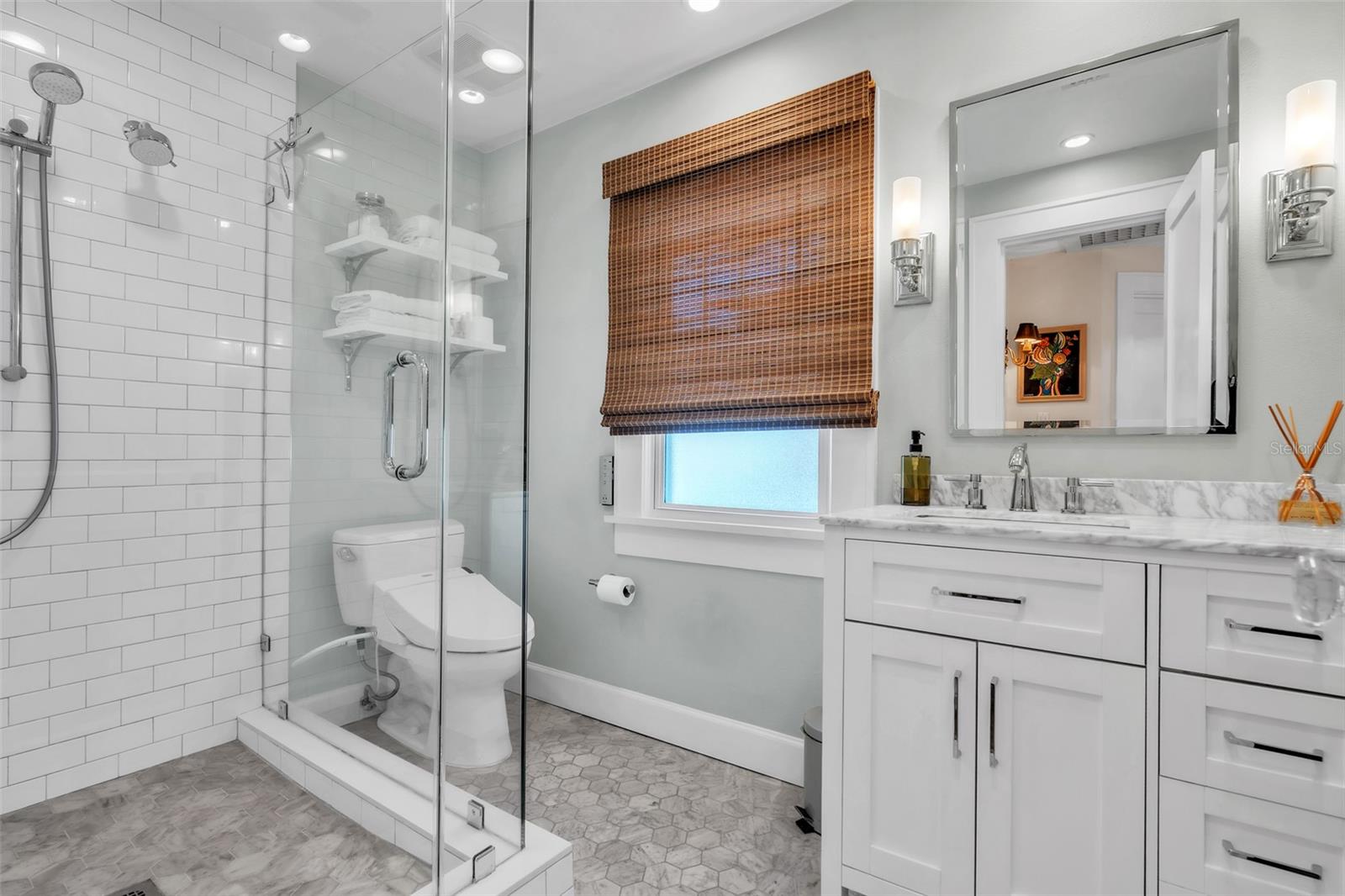 Image 21 of 43 For 221 13th Avenue Ne