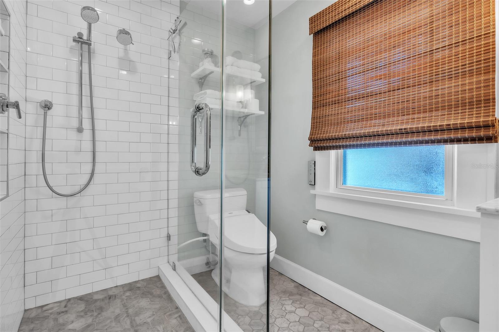 Image 22 of 43 For 221 13th Avenue Ne