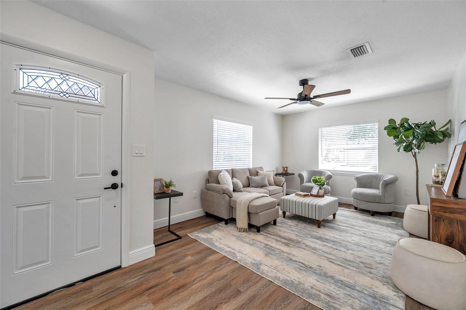 Listing photo id 9 for 2078 Madrid Court N