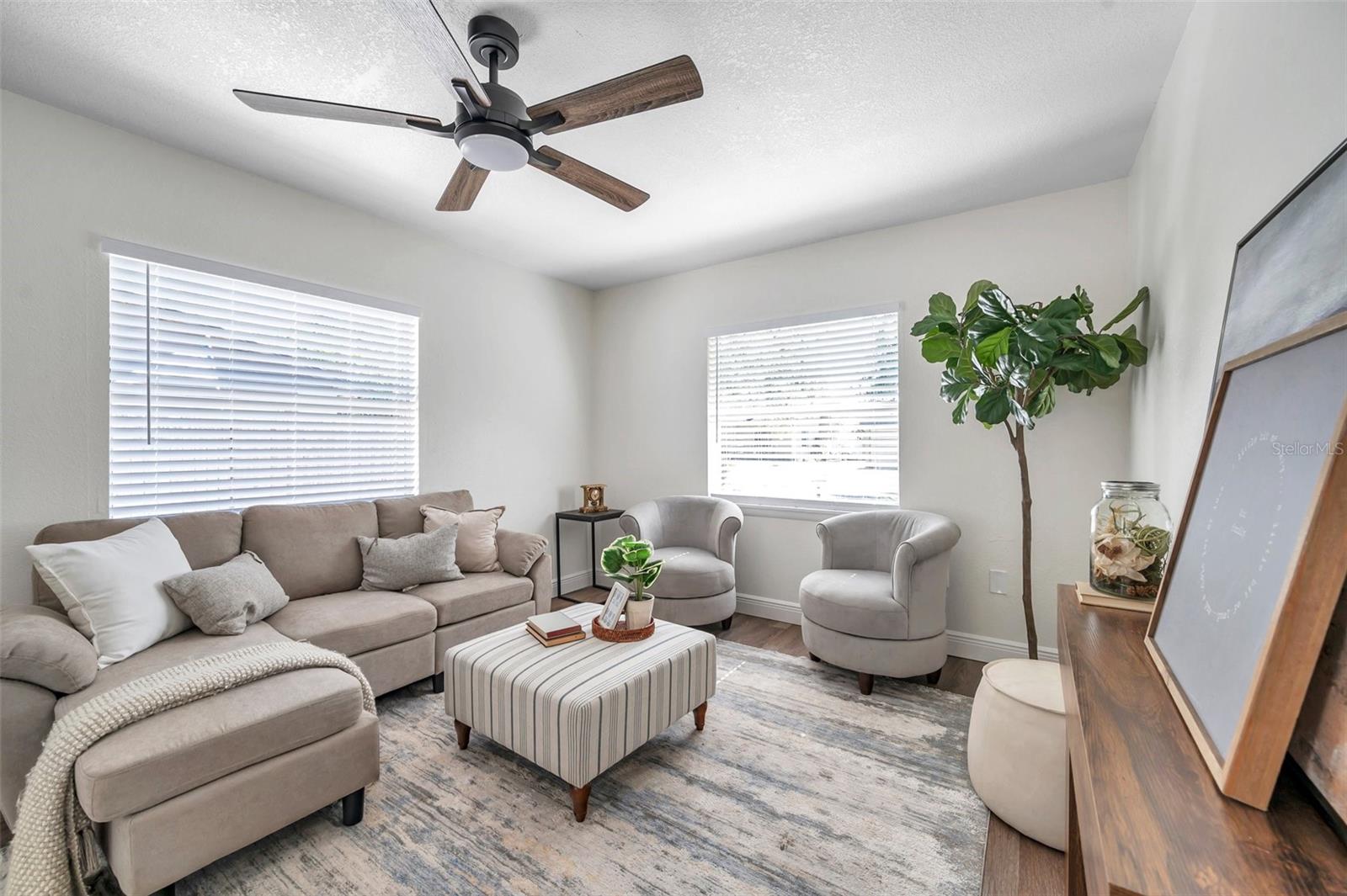 Listing photo id 10 for 2078 Madrid Court N