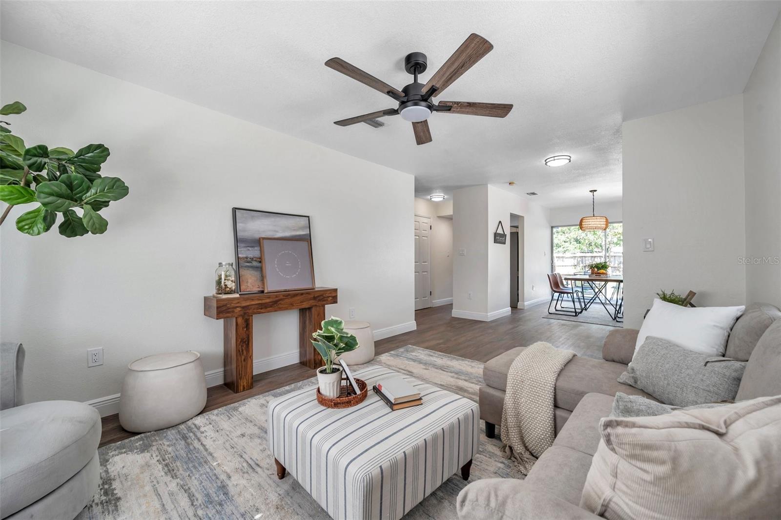 Listing photo id 11 for 2078 Madrid Court N