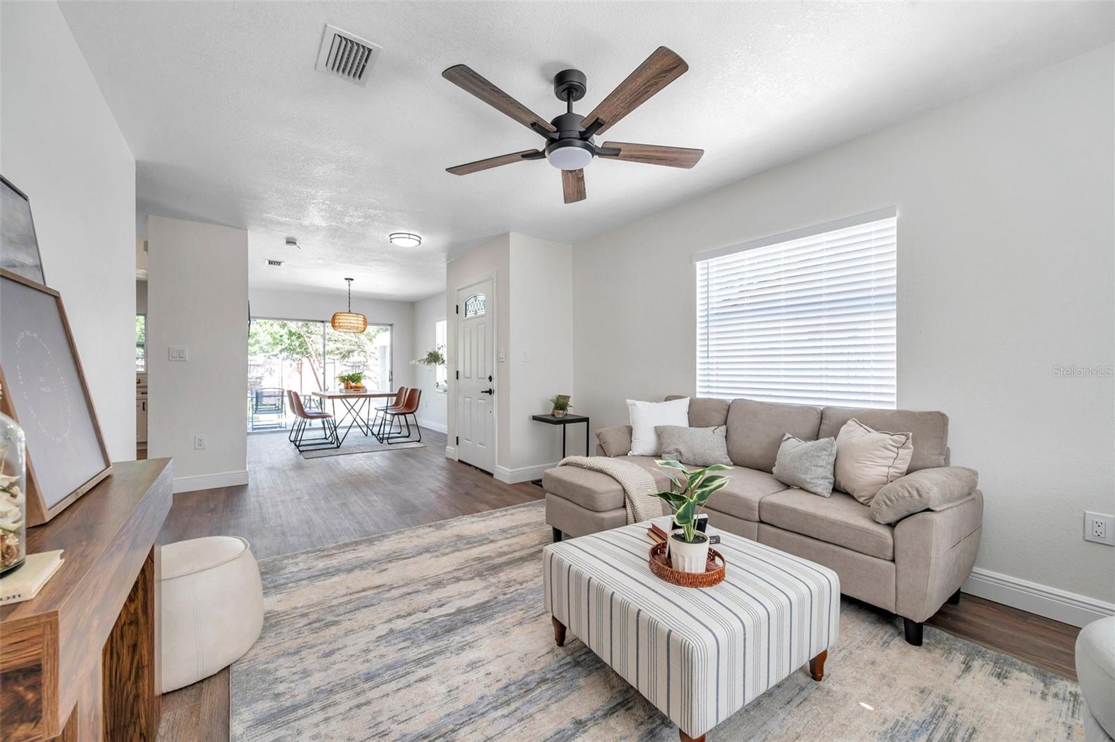 Listing photo id 12 for 2078 Madrid Court N