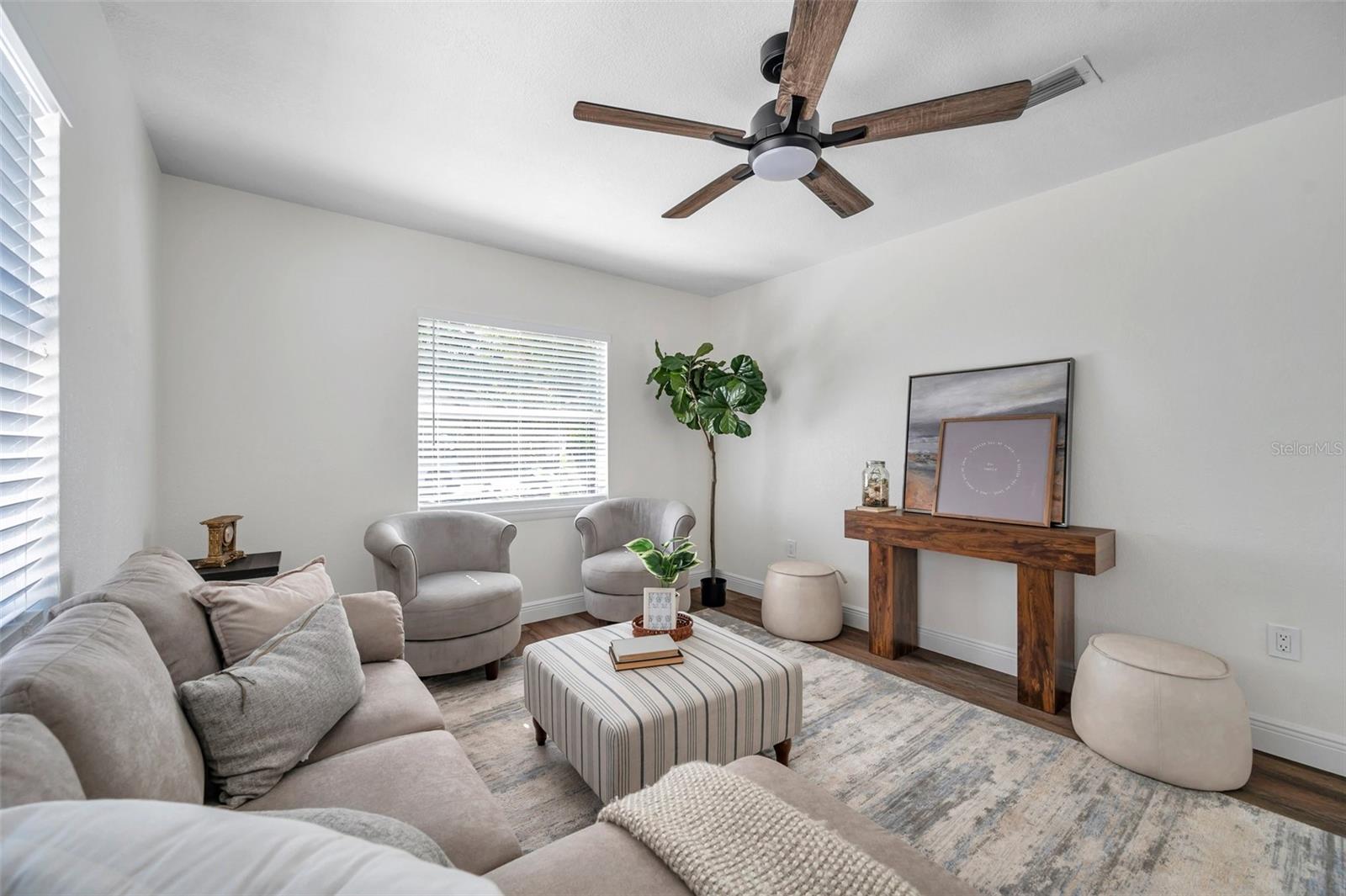 Listing photo id 13 for 2078 Madrid Court N