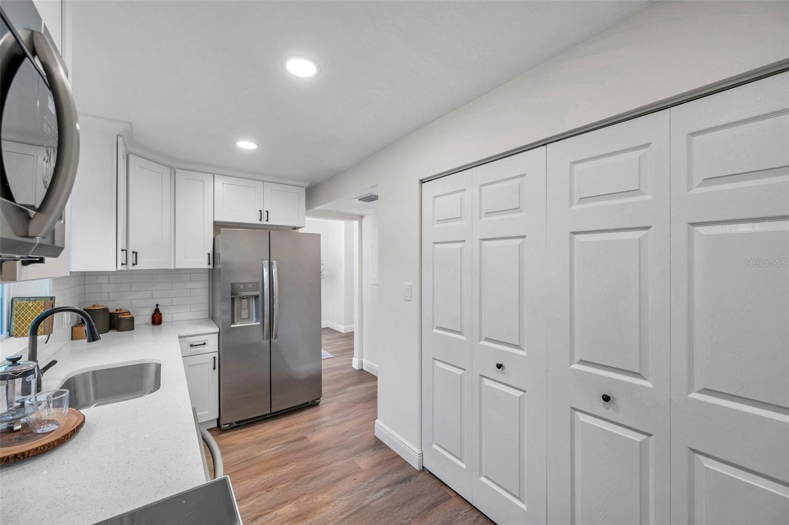 Listing photo id 16 for 2078 Madrid Court N