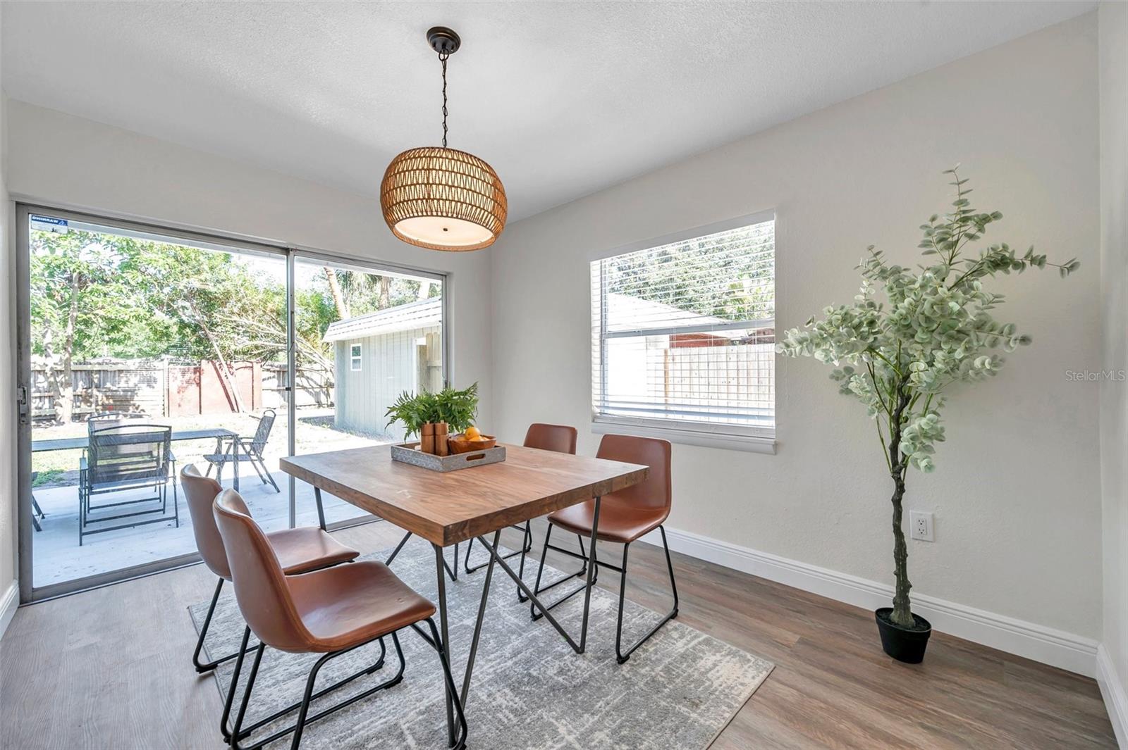 Listing photo id 21 for 2078 Madrid Court N