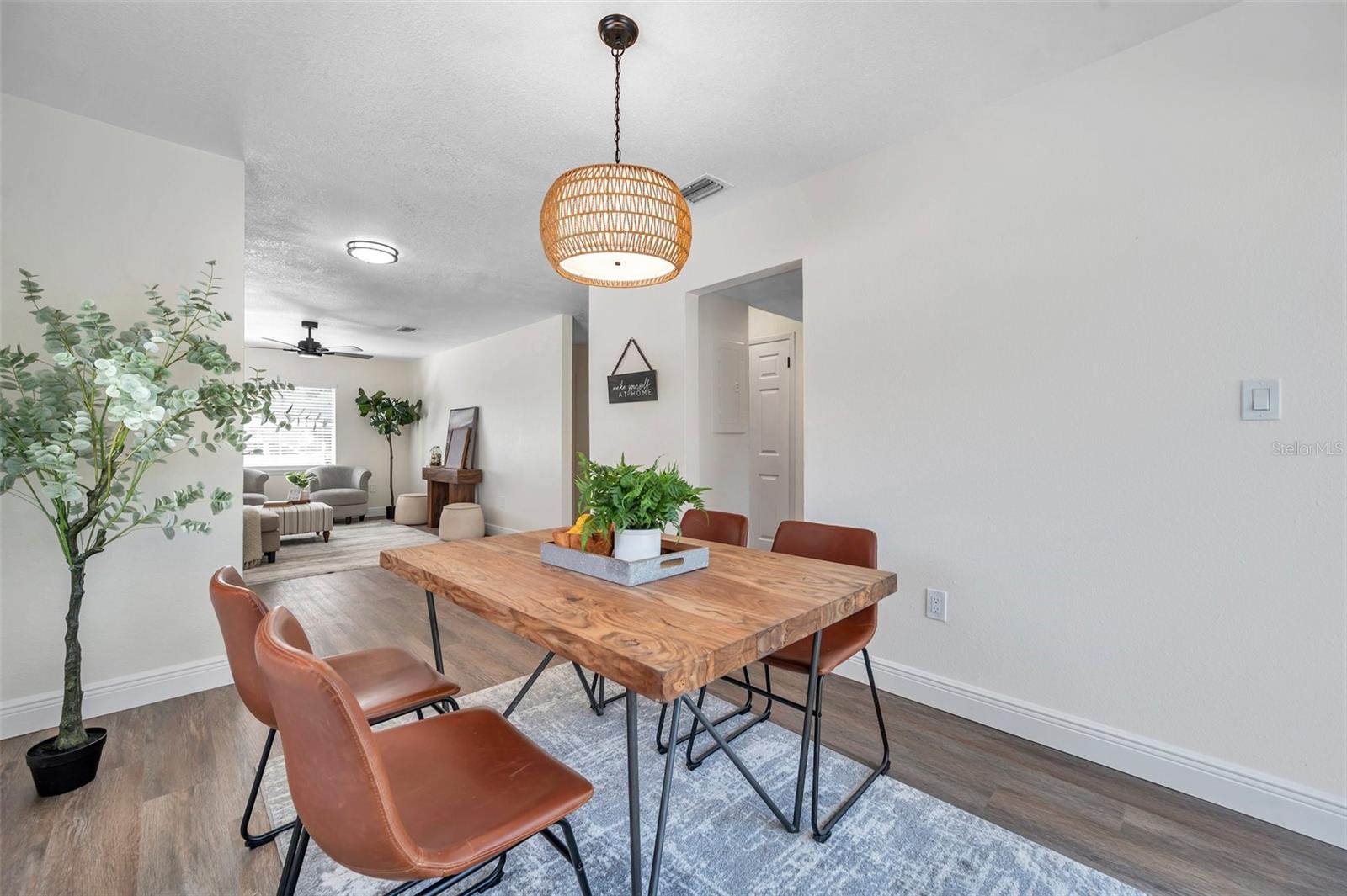 Listing photo id 22 for 2078 Madrid Court N